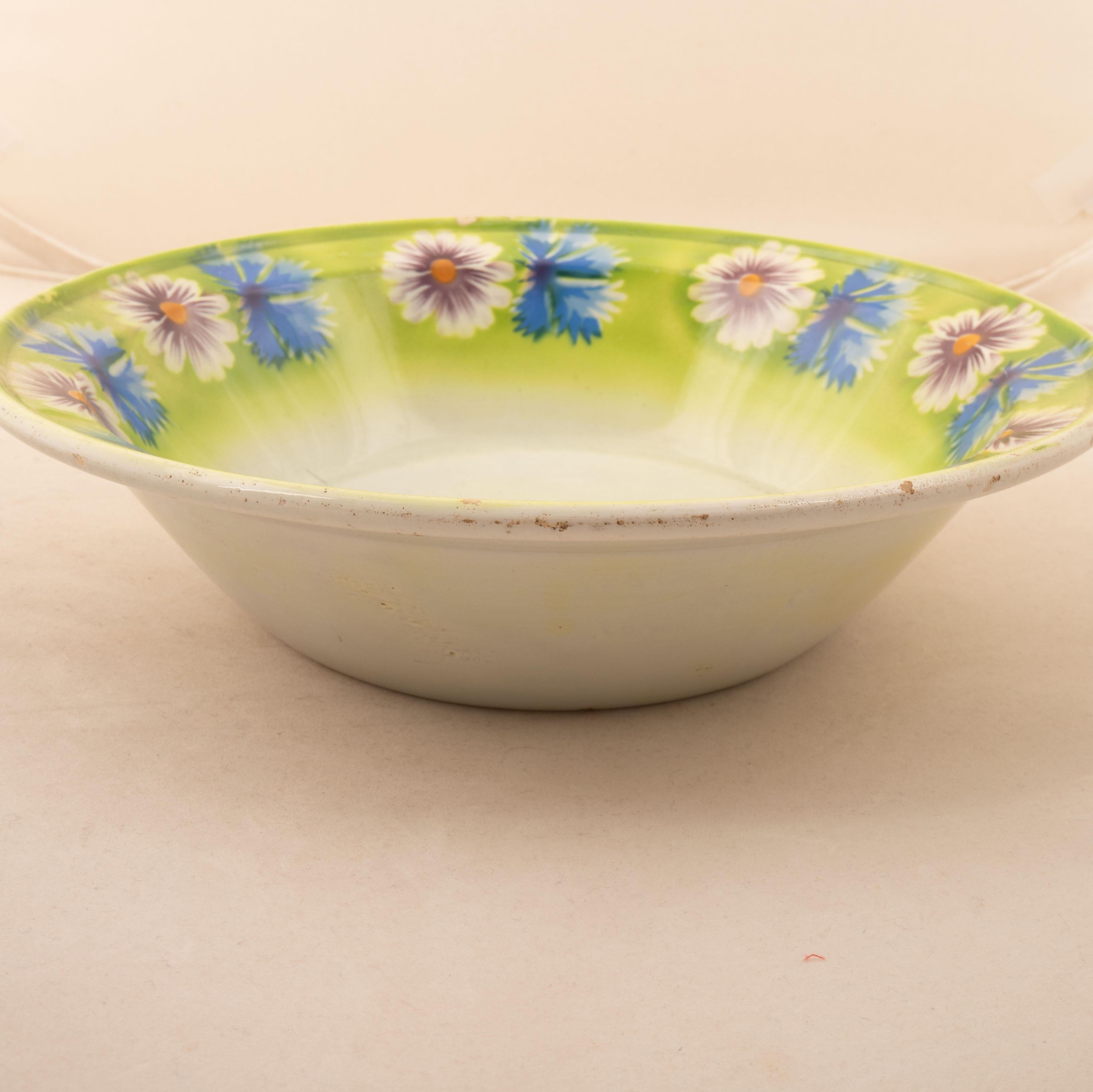 Hand-Painted Kuznetsov Ceramic Bowl, Russia, Early 20th Century For Sale