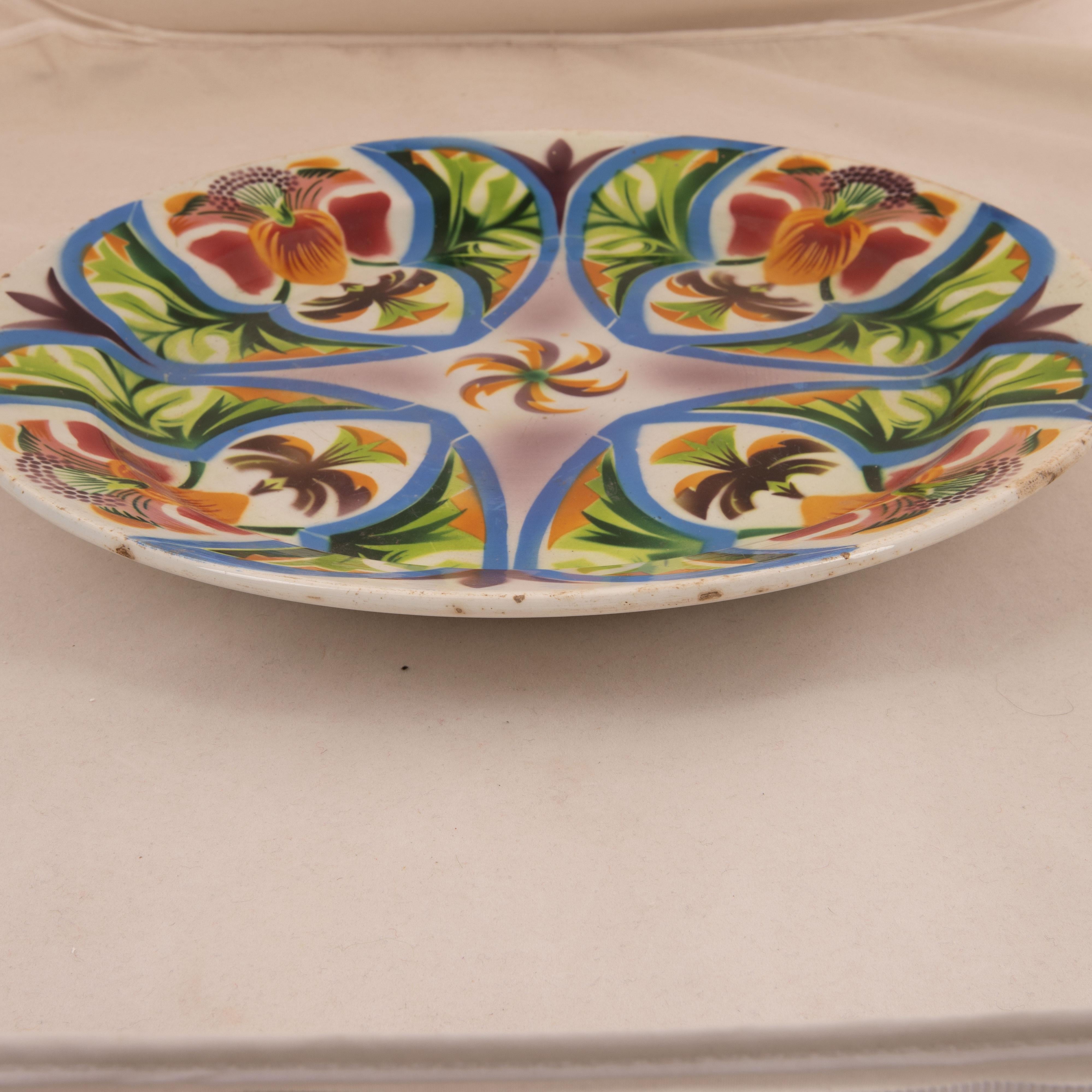 Kuznetsov-Keramikteller, seltenes Design, Russland, frühes 20. Jahrhundert (Handbemalt) im Angebot