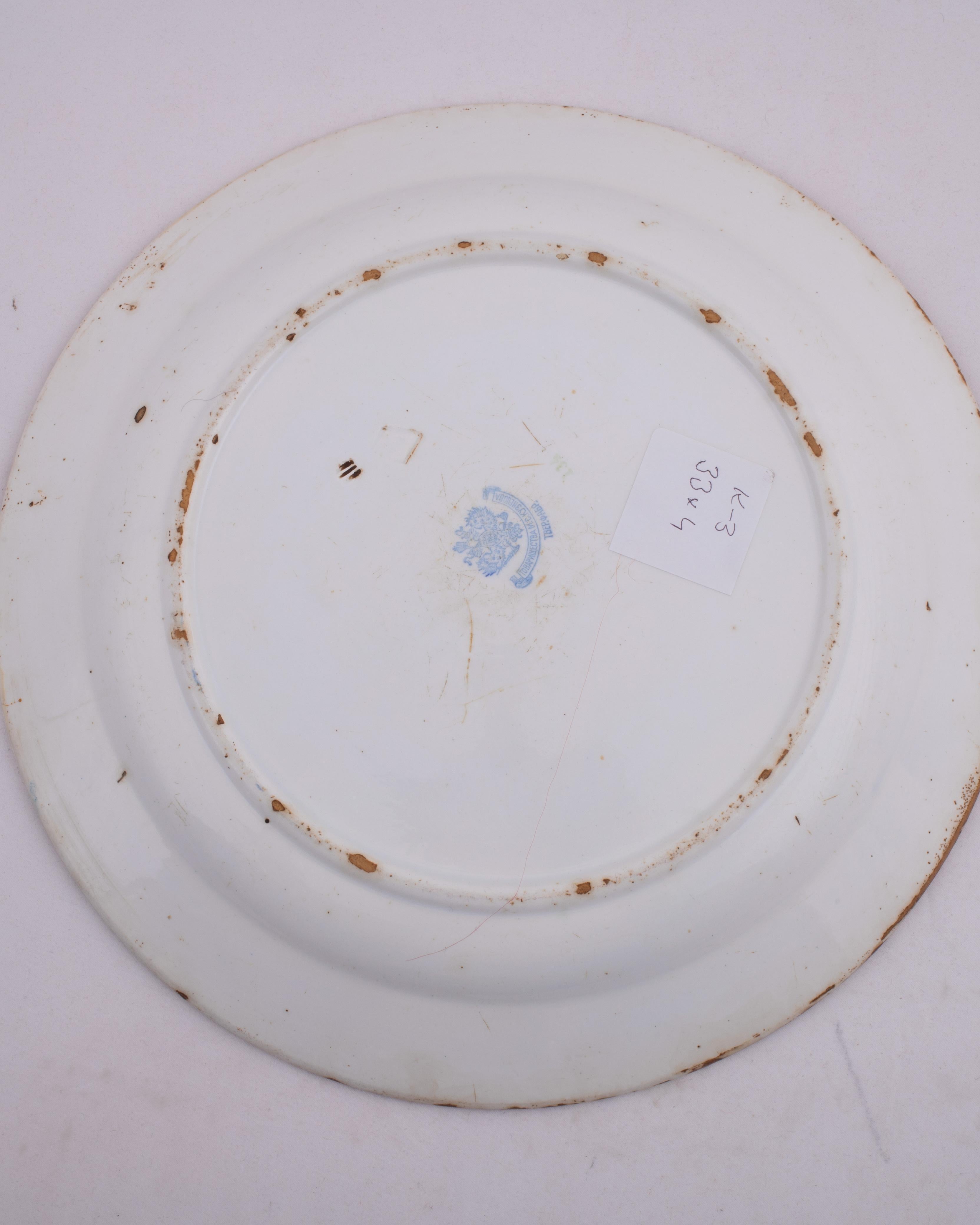Peint à la main Assiette en céramique Kuznetsov, Russie, début du 20e siècle