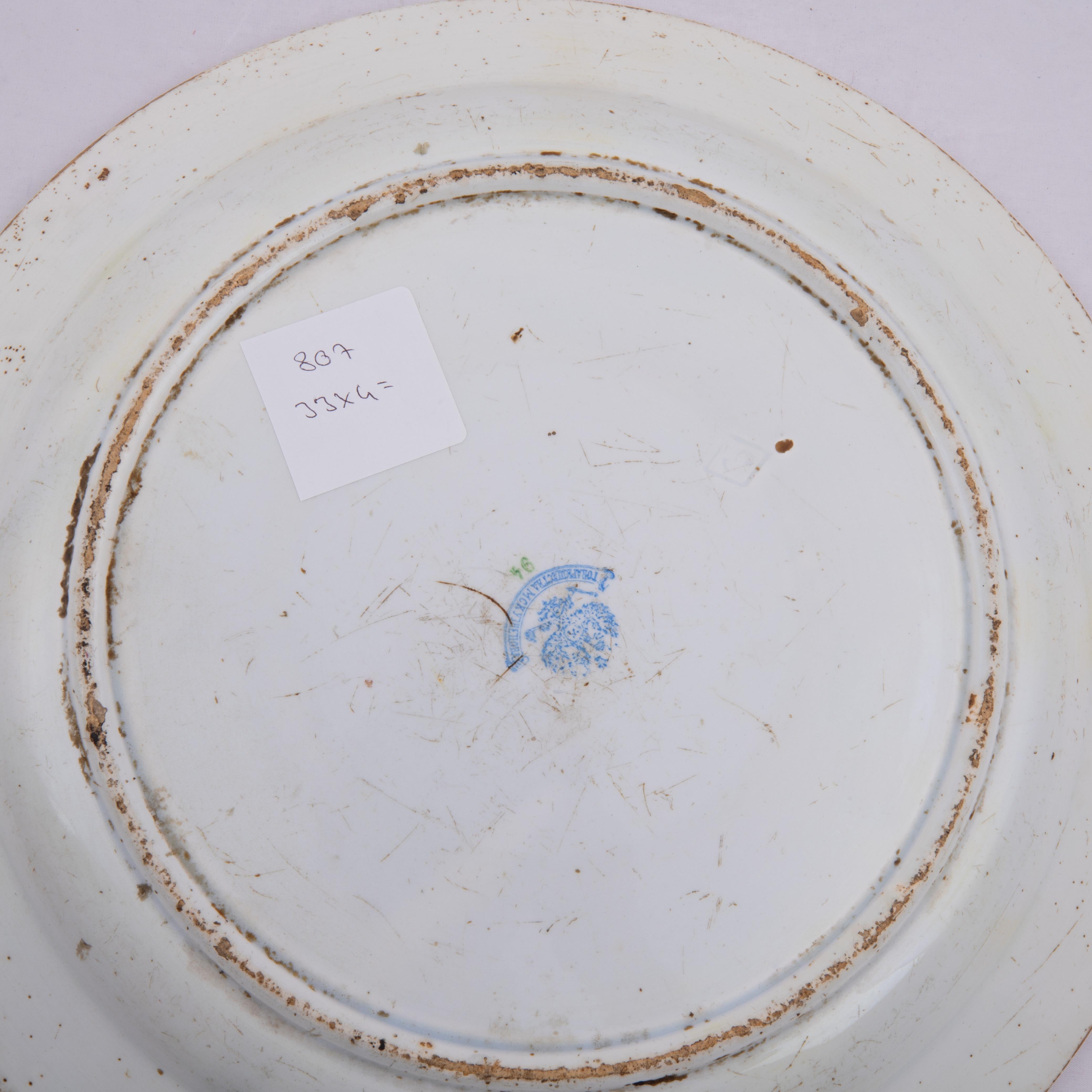 Piatto in ceramica Kuznetsov, Russia, inizio XX secolo In condizioni buone in vendita a Istanbul, TR