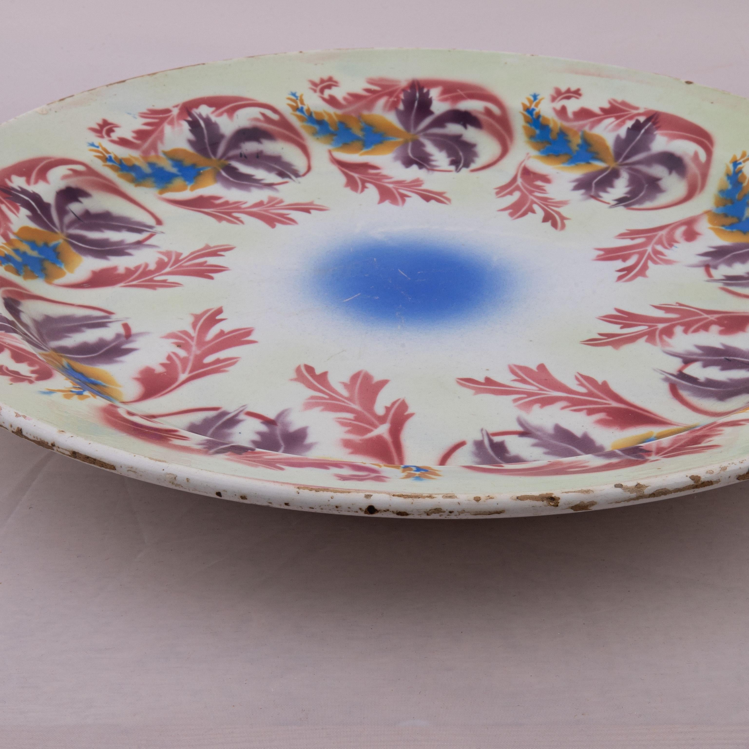 Kuznetsov Ceramic Plate, Russia, Early 20th Century In Fair Condition For Sale In Istanbul, TR