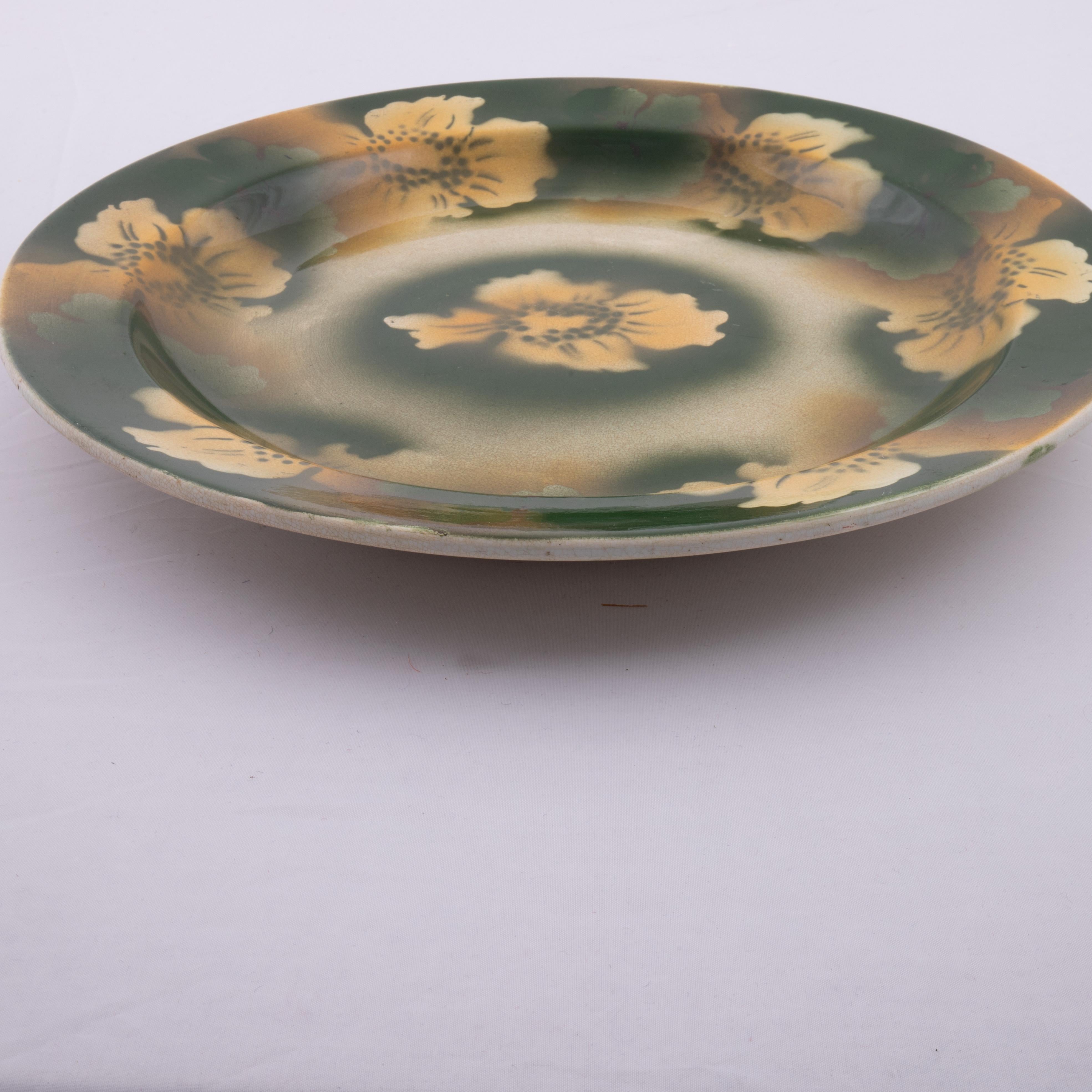 Kuznetsov Ceramic Plate, Russia, Early 20th Century For Sale 1