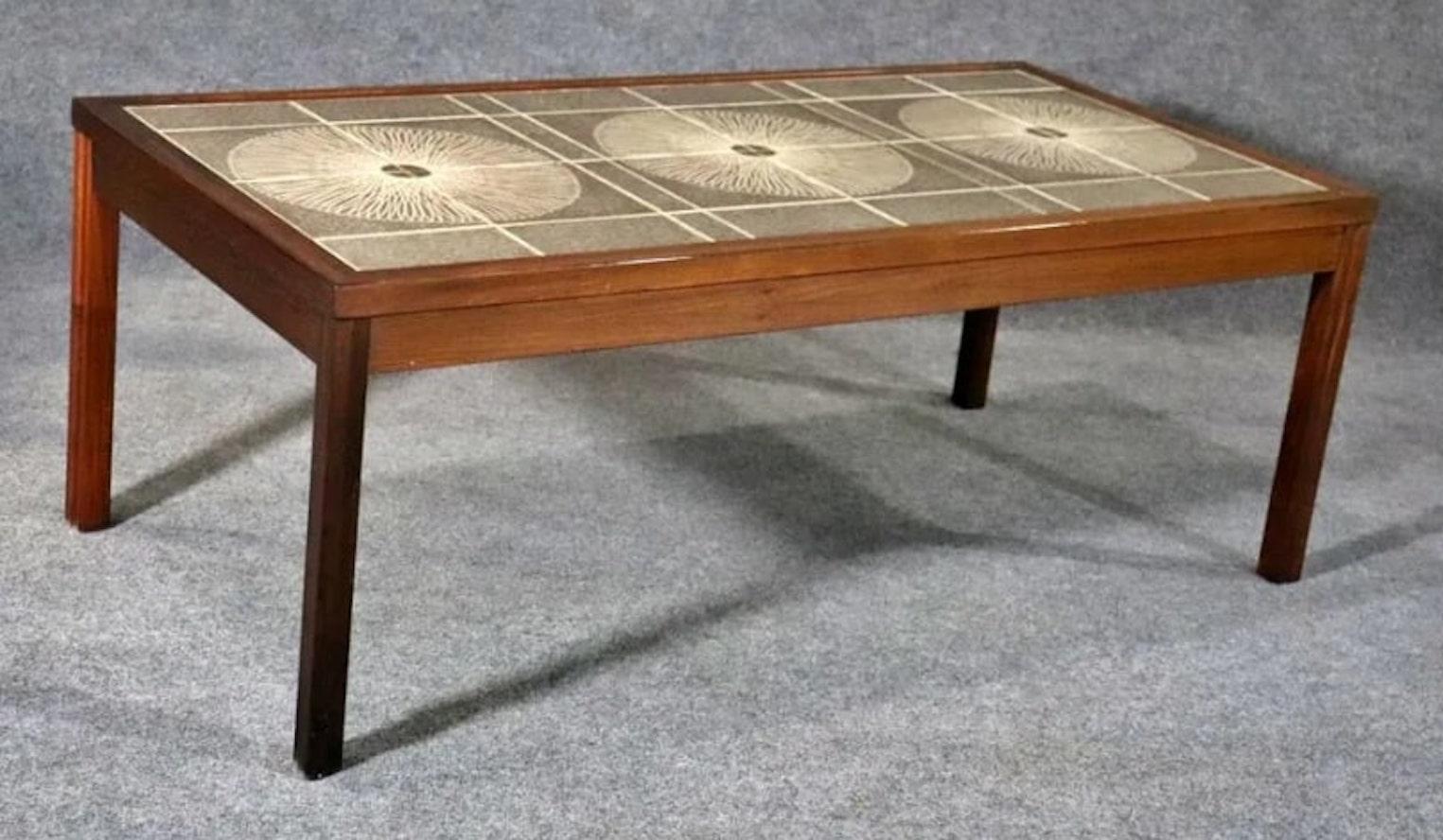 Mid-Century Modern Kvalitet Made Danish Coffee Table For Sale