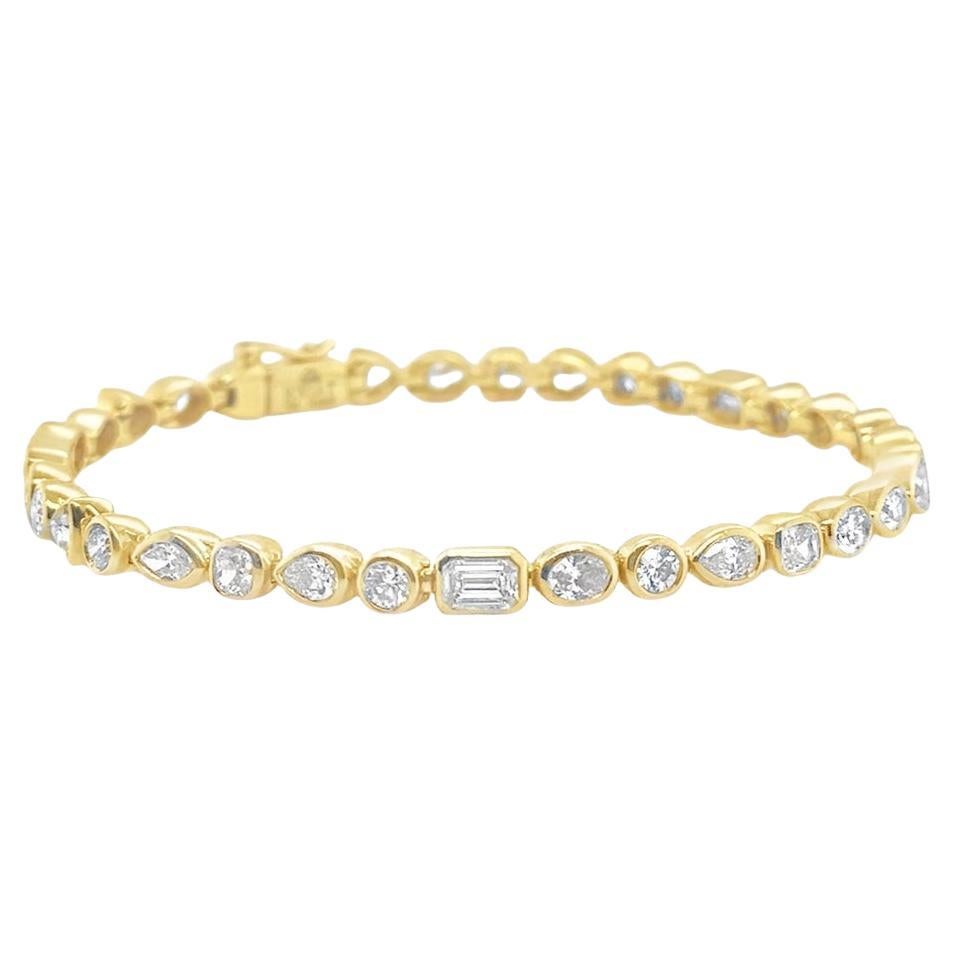Inspired by the Italian tradition of goldsmithing, the Portofino collection combines diamonds and 18k yellow gold to stunning effect. In this bracelet, a mix of diamond shapes circle the wrist perfectly highlighting exquisite craftsmanship. The