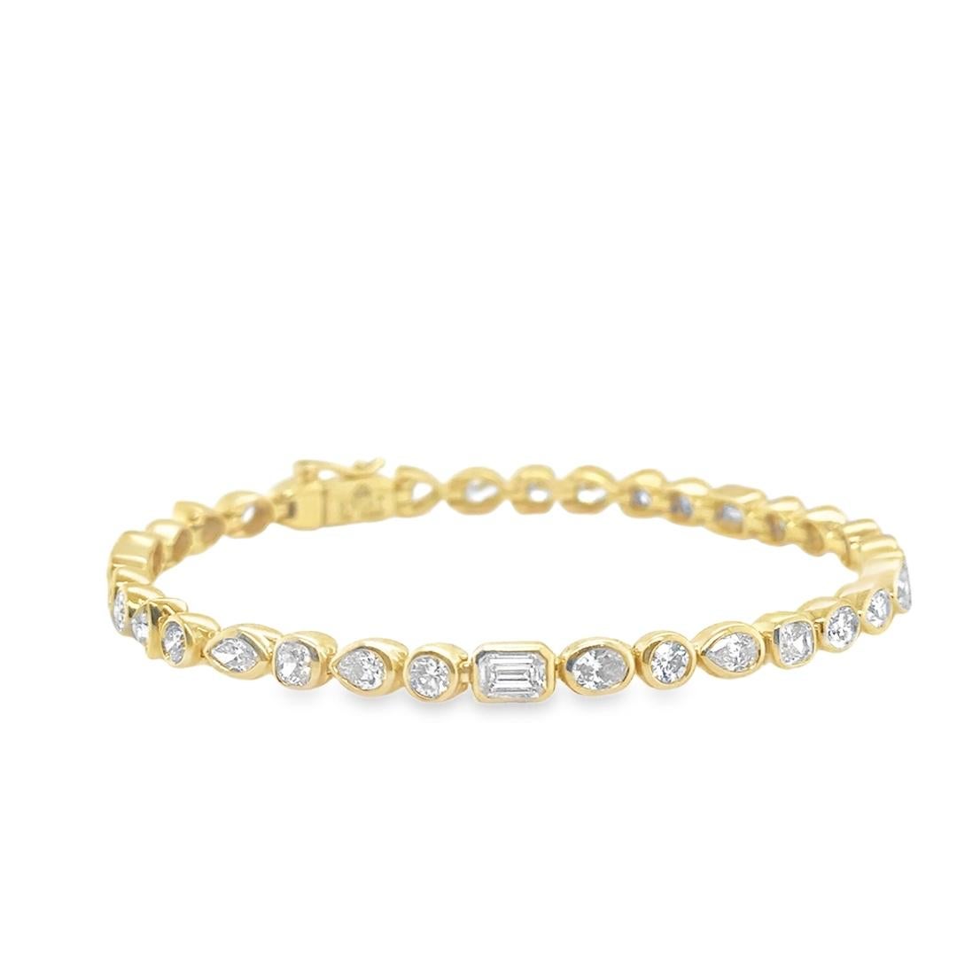 Modern KWAIT Mixed Cut Diamond Portofino Line Bracelet 18k Yellow Gold 4.50 Carat For Sale