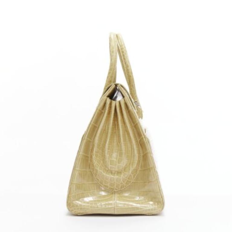 KWANPEN borsa in pelle squamata beige con fibbie laterali a scatto In condizioni buone in vendita a Hong Kong, NT