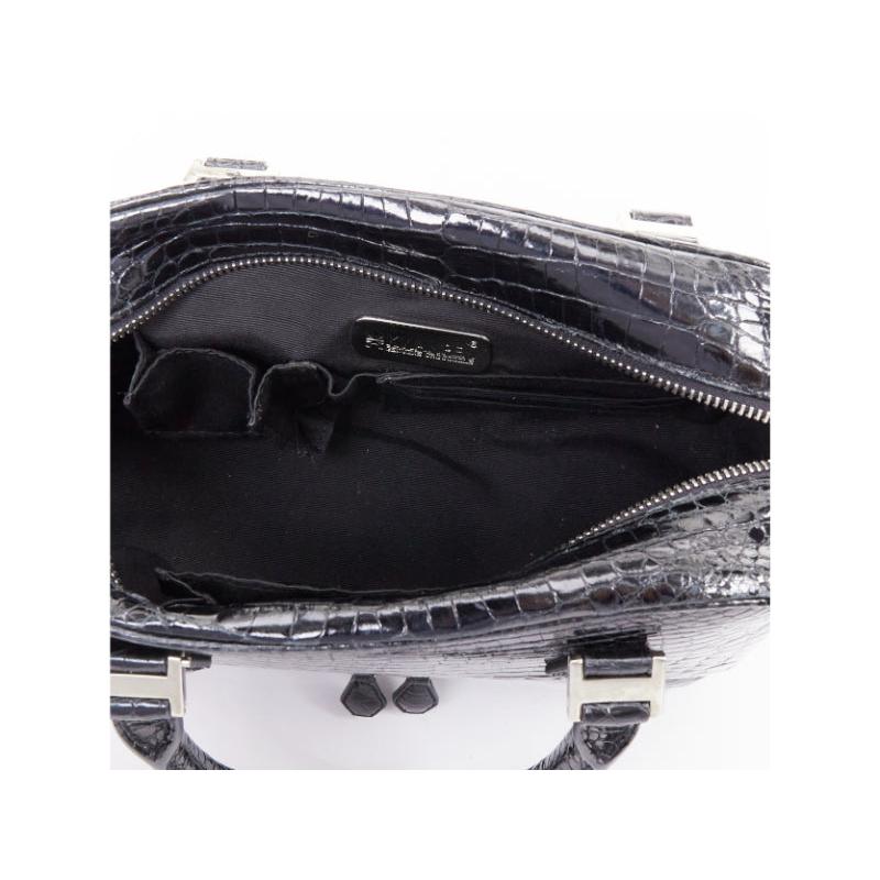 KWANPEN black high shine glossy scaled leather hardware zipper top handbag en vente 5