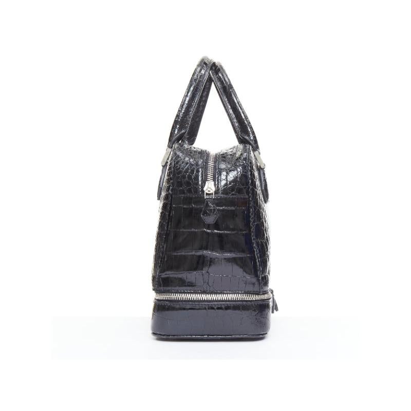 KWANPEN black high shine glossy scaled leather hardware zipper top handbag Bon état - En vente à Hong Kong, NT