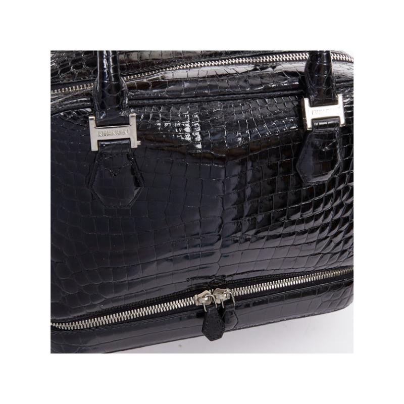 KWANPEN black high shine glossy scaled leather hardware zipper top handbag en vente 2