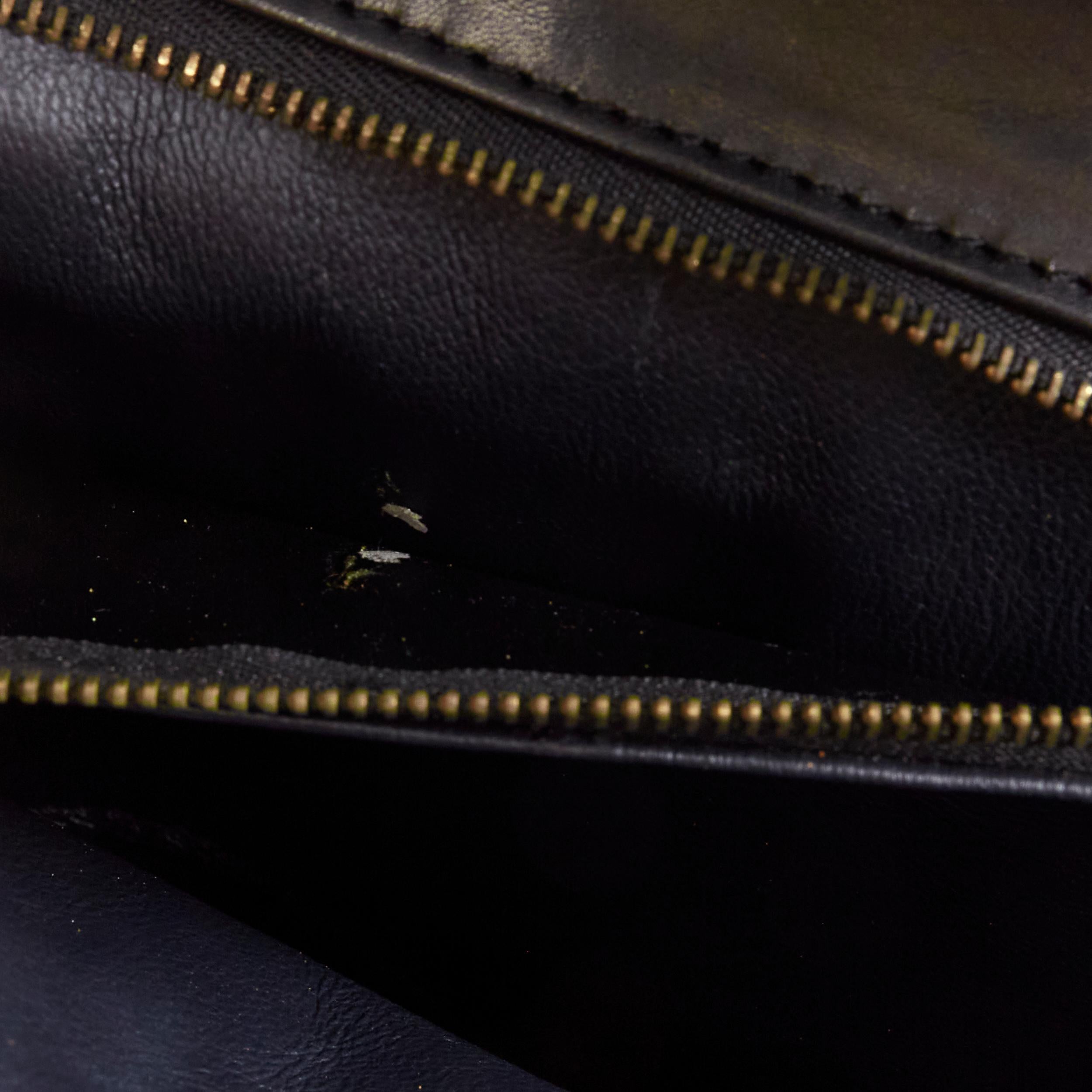 KWANPEN Schwarze Umhängetasche aus poliertem Leder mit goldener Umhängetasche mit Klappe im Angebot 7