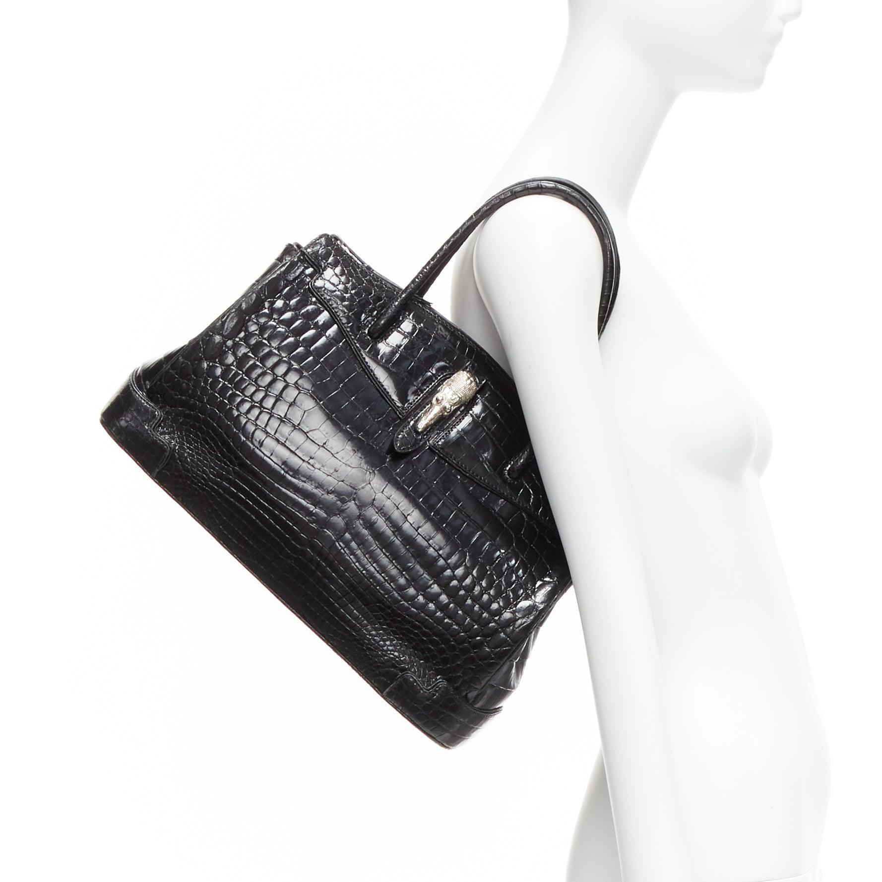 KWANPEN black polished scaled leather silver animal buckle executive tote bag
Reference: CELE/A00022
Brand: Kwanpen
Material: Leather
Color: Black
Pattern: Animal Print
Closure: Zip
Lining: Black Leather
Extra Details: Animal head