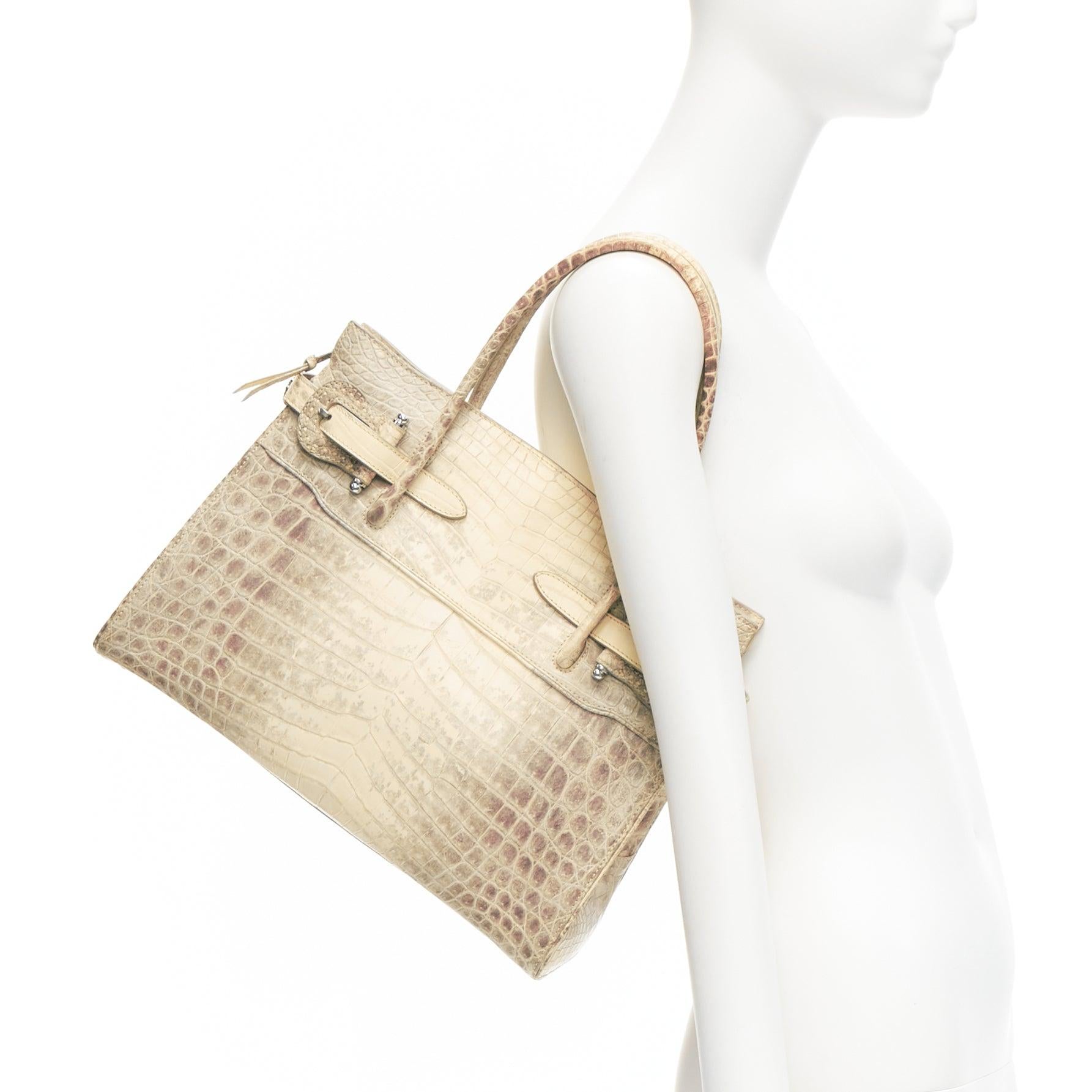 KWANPEN Himalayan gradient scaled leather silver D buckles tote bag
Reference: CELE/A00021
Brand: Kwanpen
Material: Leather
Color: Beige
Pattern: Animal Print
Closure: Zip
Lining: Nude Leather
Extra Details: Gradient scaled leather