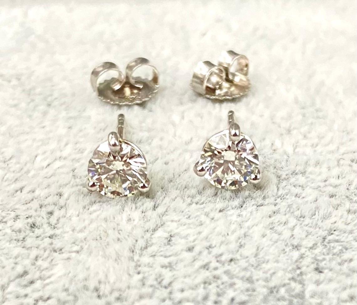 Round Cut Kwiat 1.32 Carat Diamond Elegant Stud Earrings Platinum