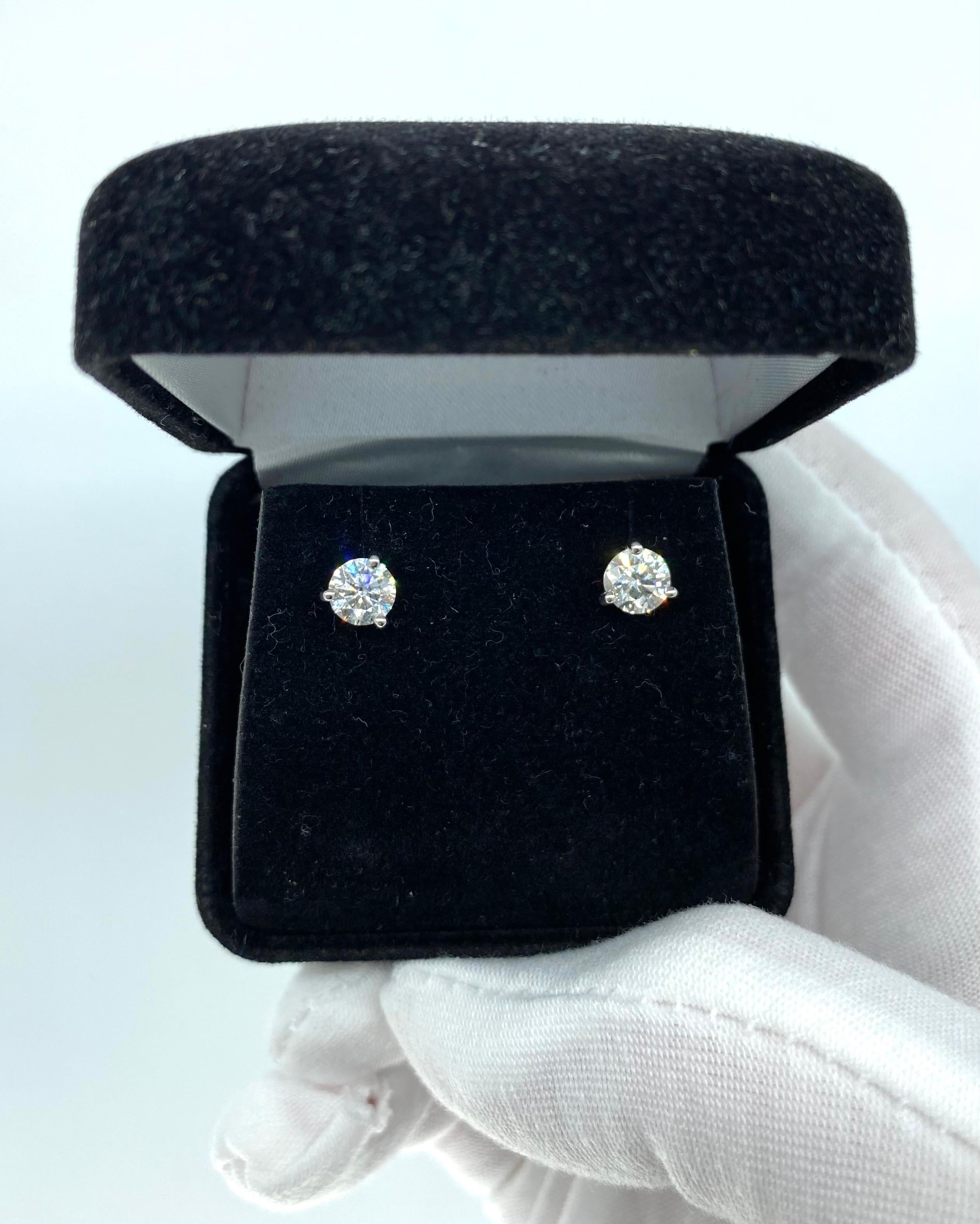 Kwiat 1.32 Carat Diamond Elegant Stud Earrings Platinum In Excellent Condition In Miami, FL