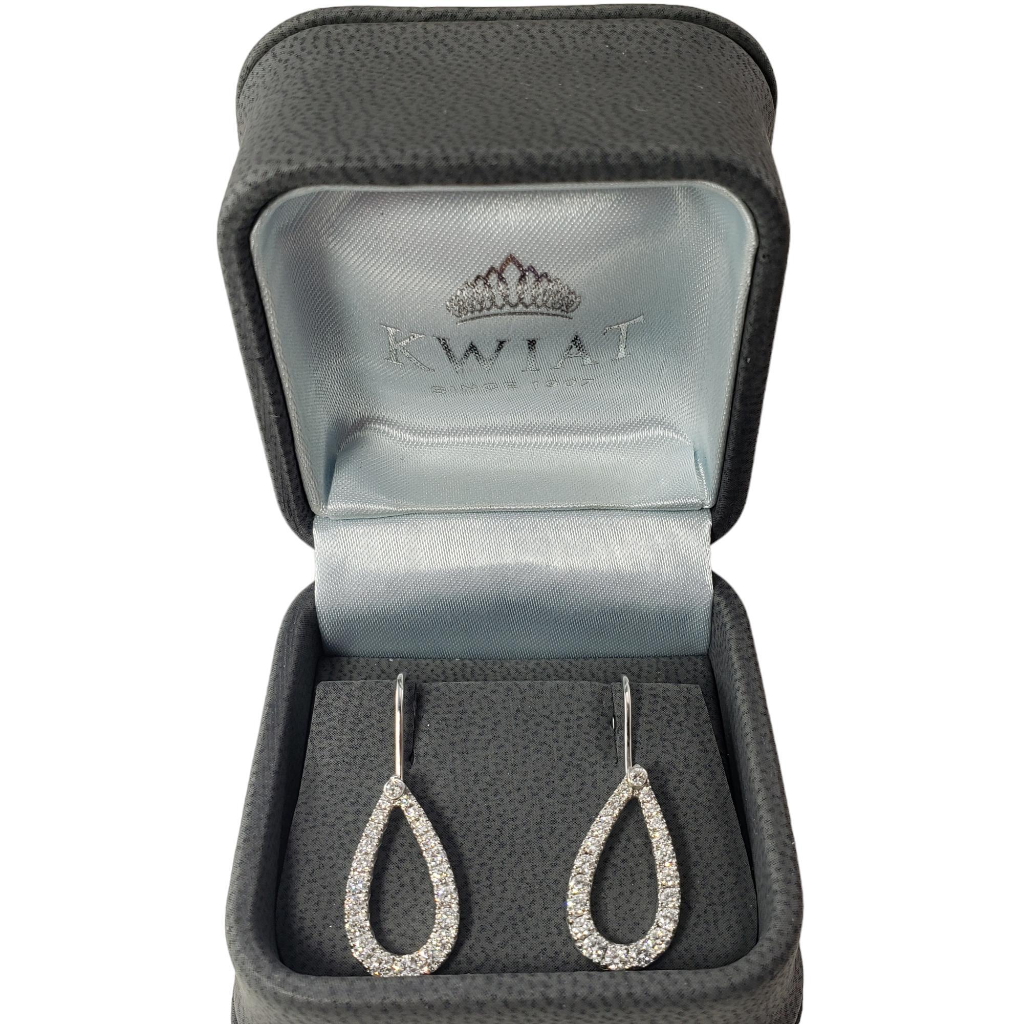 Kwiat 18K White Gold and Diamond Tear Drop Earrings-

These sparkling drop earrings by Kwiat each feature 22 round brilliant cut diamonds set in a lovely teardrop design.

Approximate total diamond weight:  1.03 ct.

Diamond color: G-H

Diamond