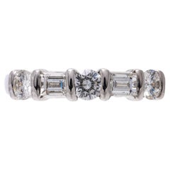 Kwiat, bague en or 18 carats à cinq pierres, diamants ronds brillants et baguettes sertis en barre