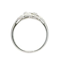 Anillo Kwiat de oro blanco de 18 quilates con nudo de diamantes en pavé y bisel de 0,40 ctw "Vintage"