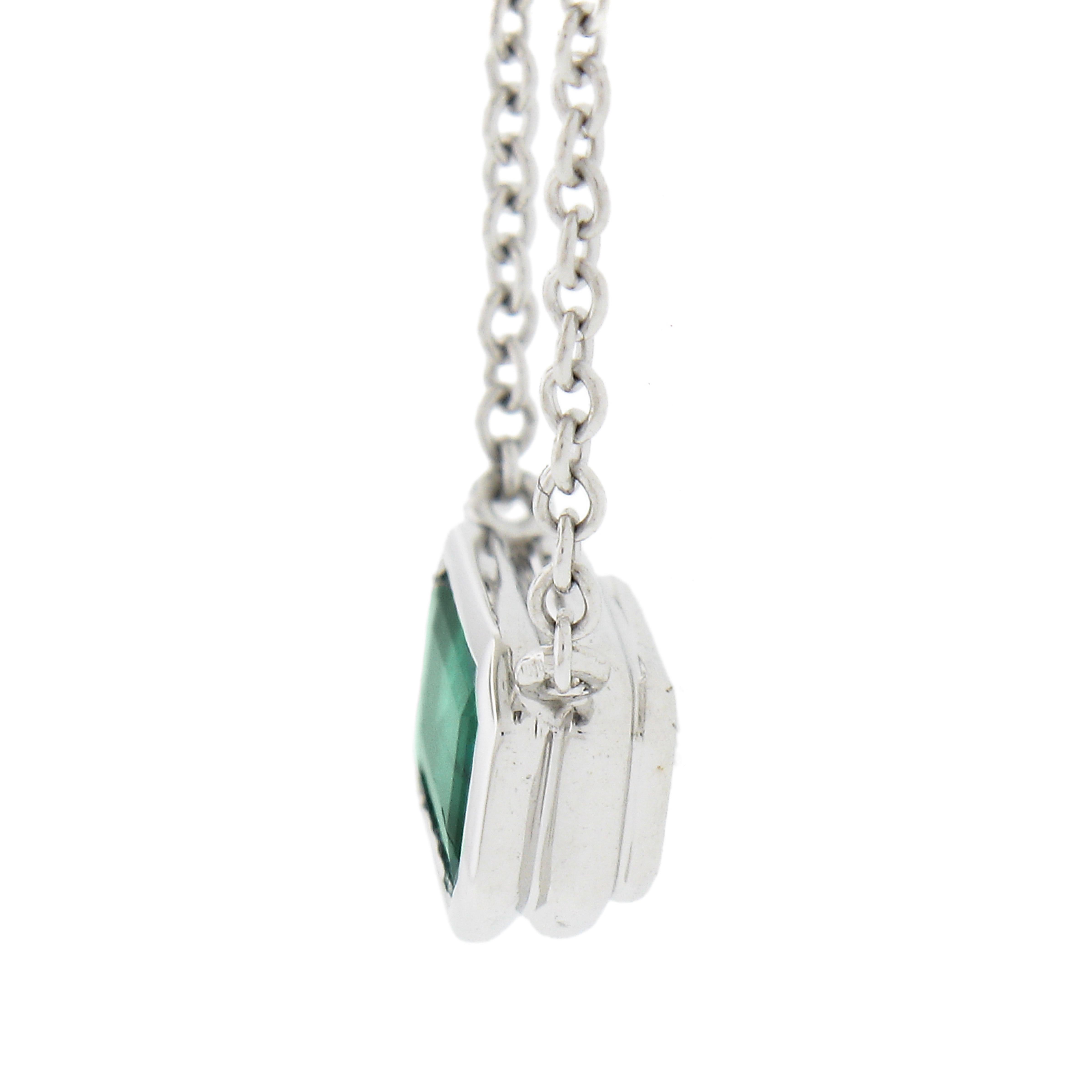 De las mujeres Kwiat 18k Oro Blanco 0.60ct Bisel Verde Vivo Esmeralda Solitario Collar Colgante en venta