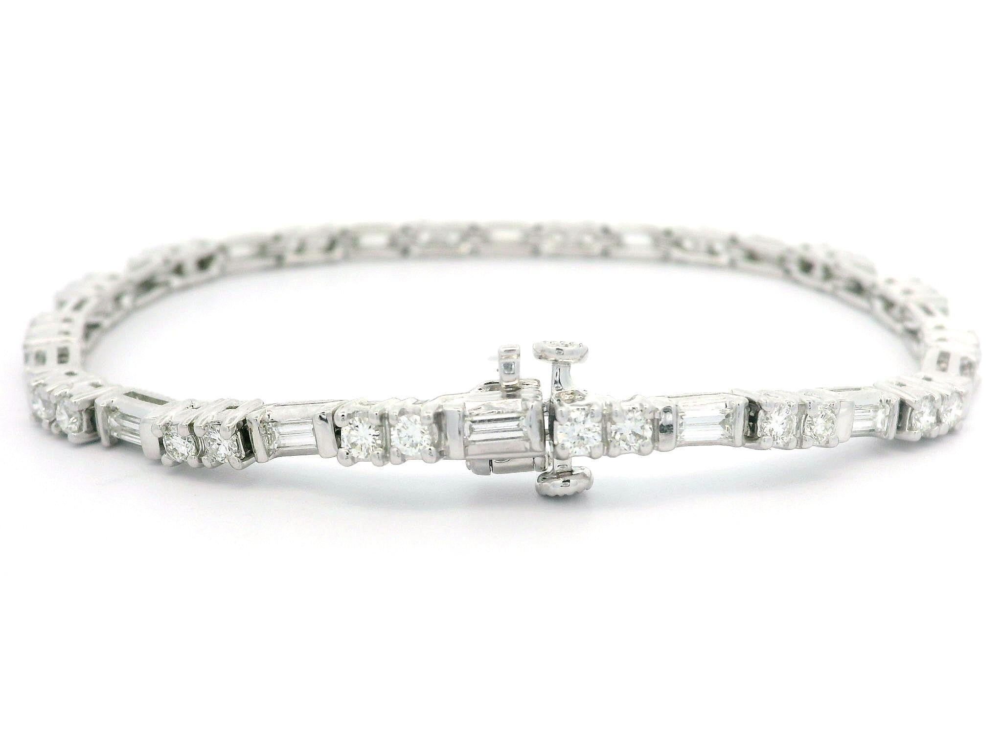 Bracelet tennis Kwiat en or blanc 18 carats avec diamants baguettes et ronds de 3,25 carats en vente 4