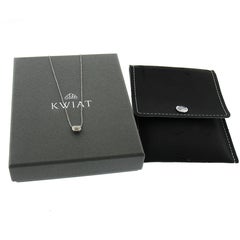 Collana con ciondolo solitario in oro bianco Kwiat da 0,40 carati con diamanti giallo chiaro