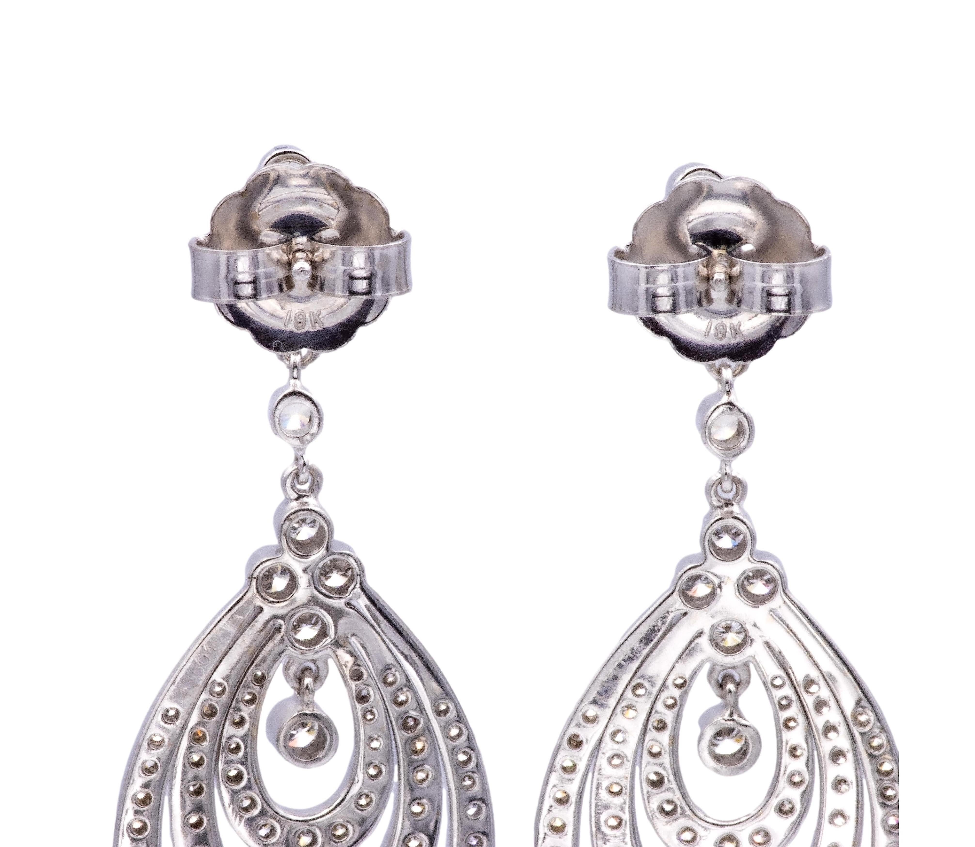 Kwiat 18K White Gold Chandelier 3.00ct TW Round Diamond Dangle Drop Earrings In Excellent Condition For Sale In New York, NY
