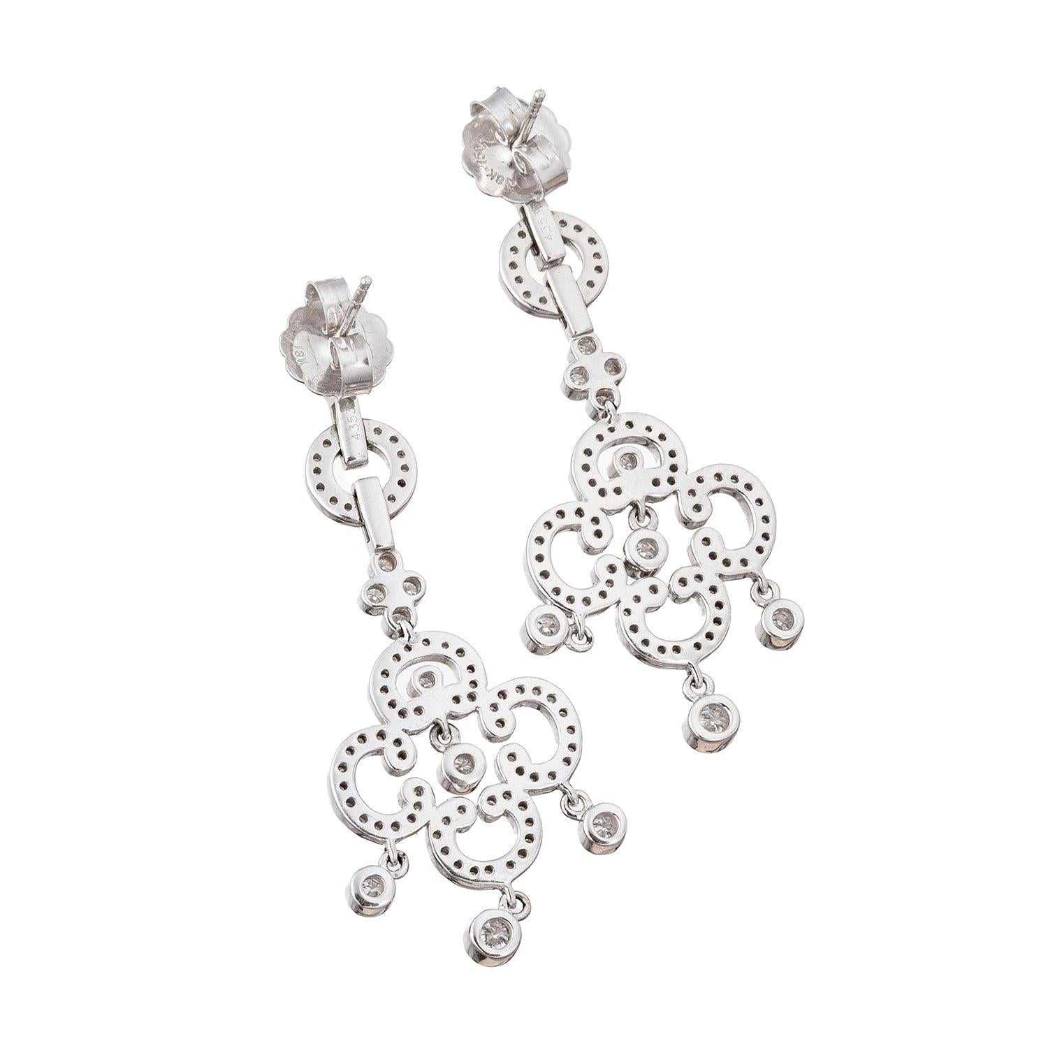 Boucles d'oreilles en diamant Kwiat de style Art déco. Fabriqué à la main en or blanc 18k. 178 diamants taille brillant pesant environ 2,12 carats au total (couleur G-H, pureté VS1-VS2). Poteaux avec dos à friction pour oreilles percées. Signé