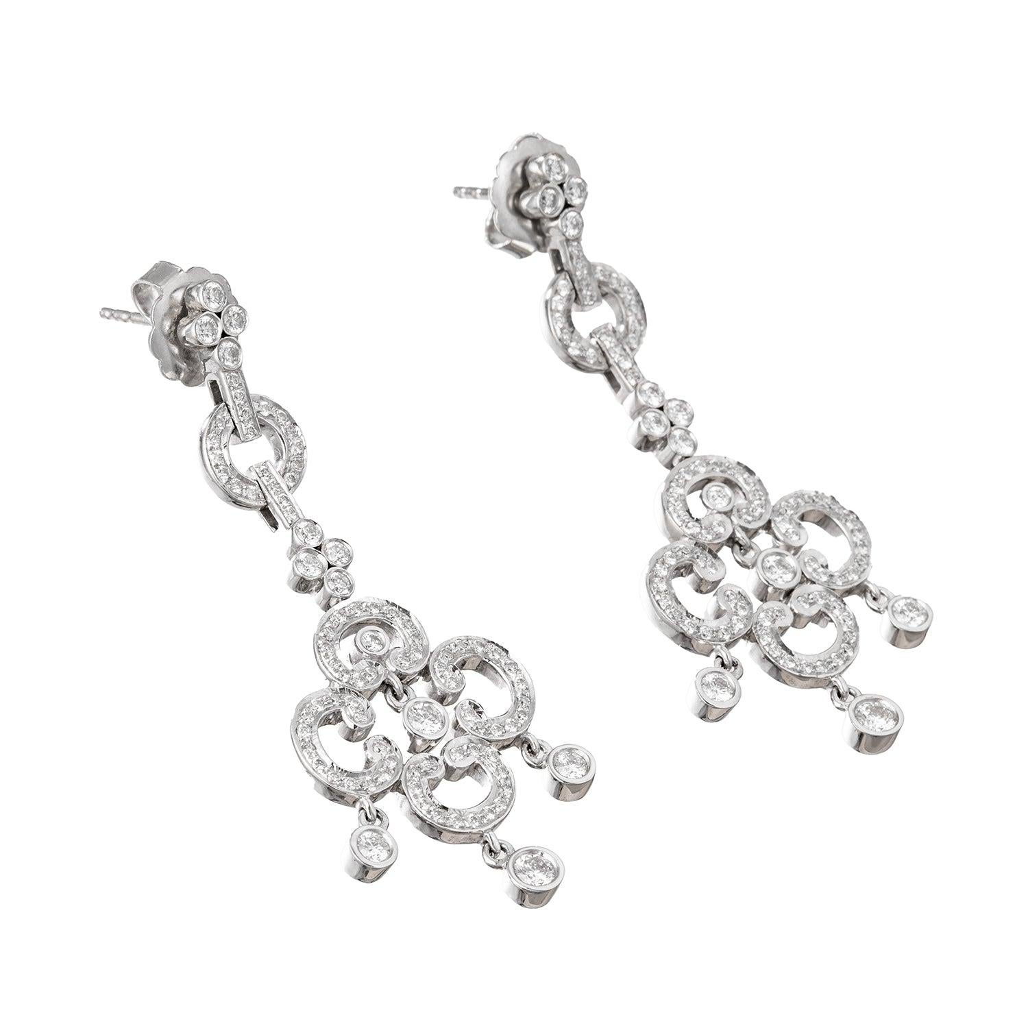 Art déco Boucles d'oreilles pendantes en or blanc 18 ct avec diamants Deco de Kwiat en vente