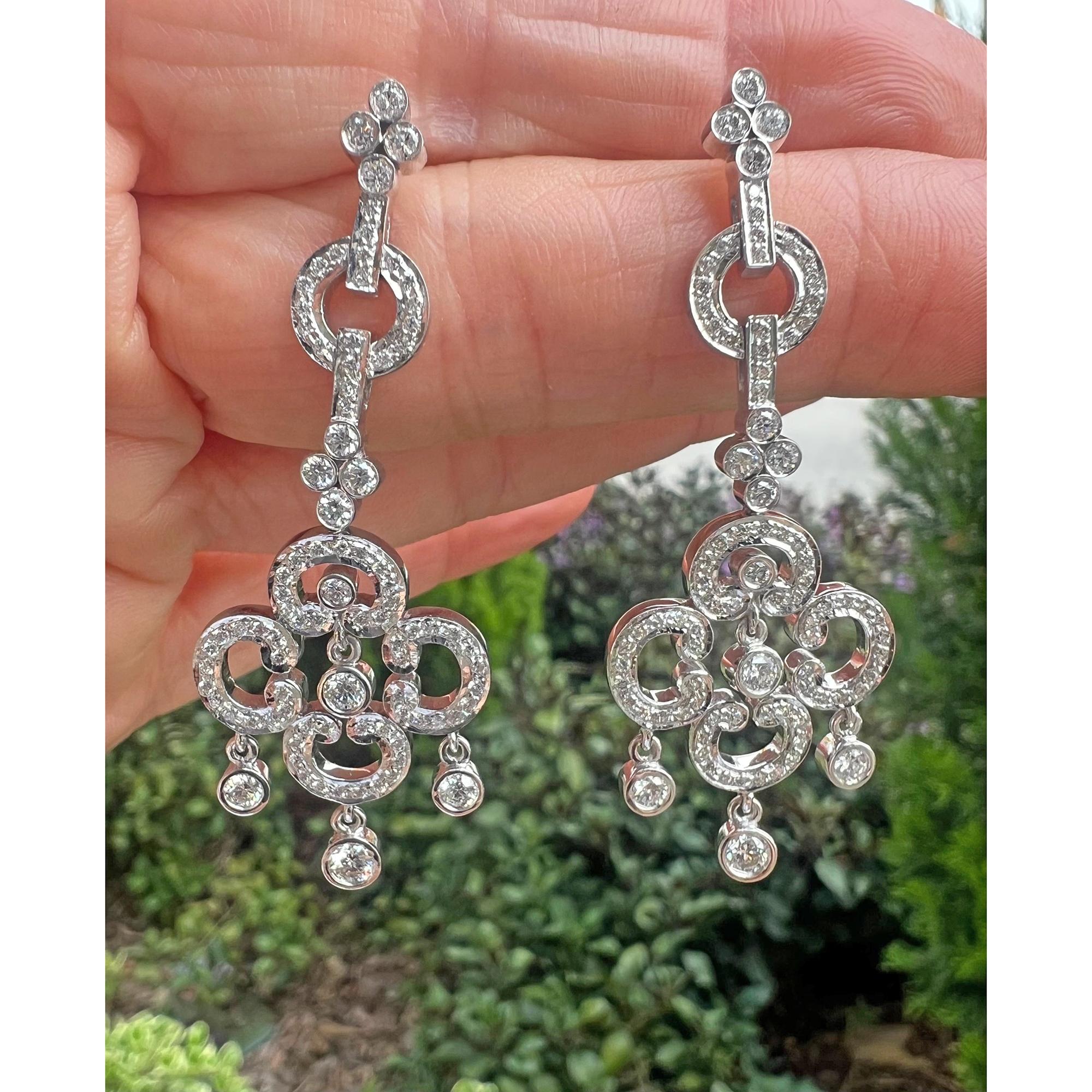 Taglio brillante Orecchini a goccia con diamanti Deco in oro bianco 18 carati Kwiat in vendita