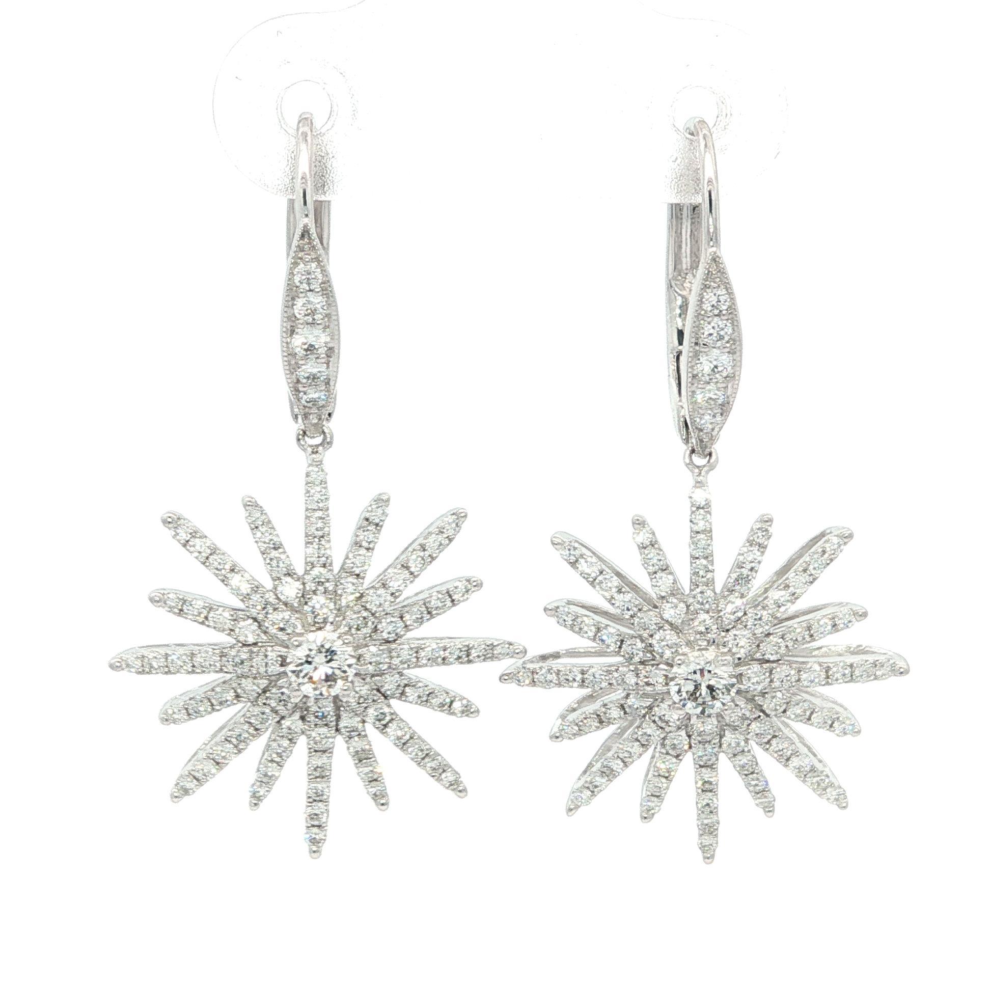 Kwiat, orecchini a goccia con diamanti in oro bianco 18 carati, a forma di stella, con apertura a raggiera in vendita 1