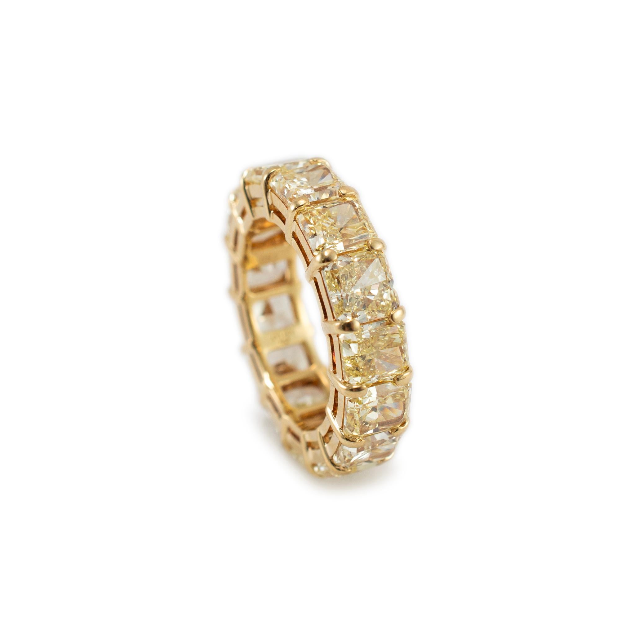 Kwiat 18K Yellow Gold Full Eternity Radiant Cut Yellow Diamond Wedding Band In Excellent Condition In Houston, TX