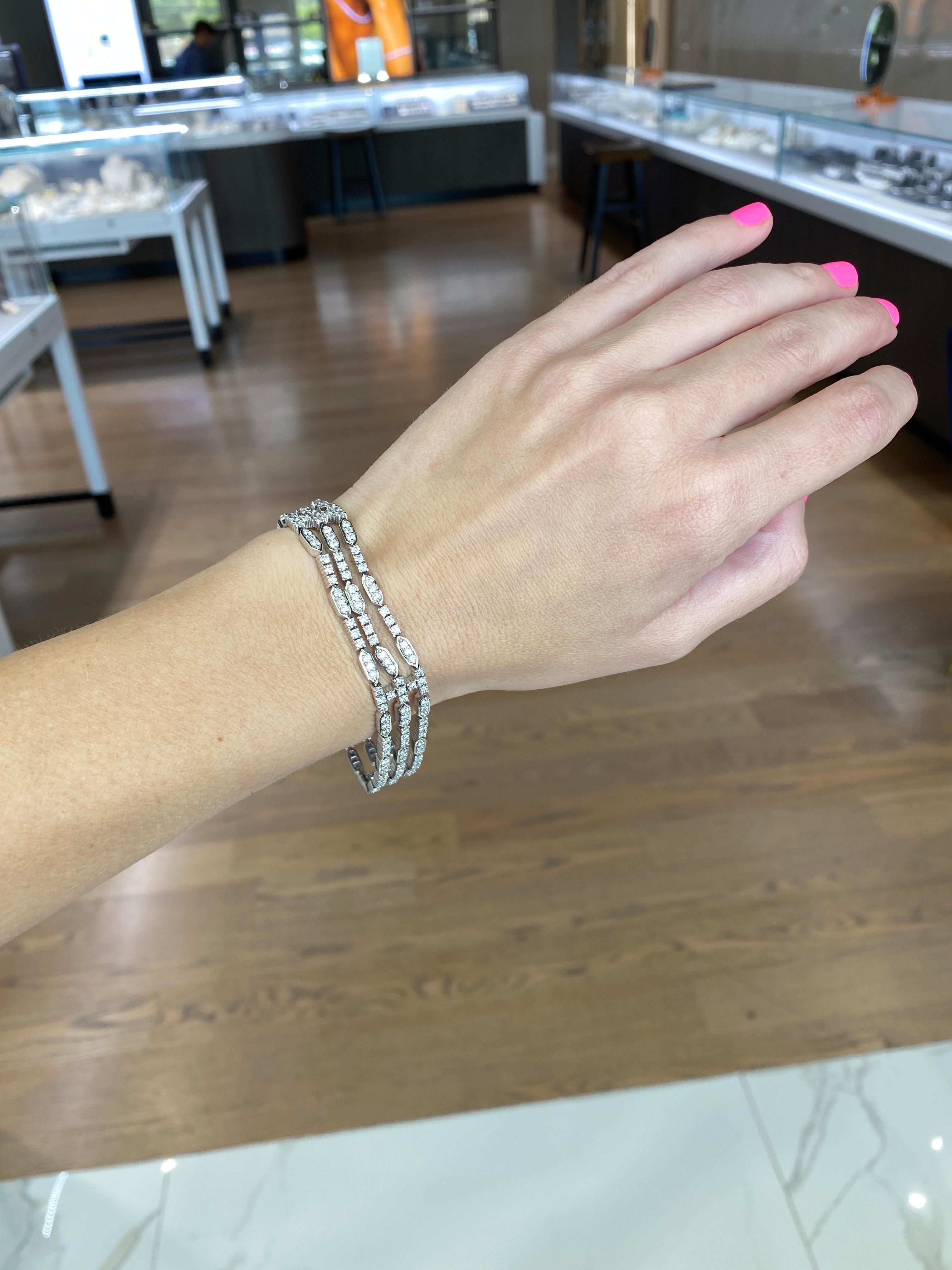 Bracelet à trois maillons Kwiat avec diamants ronds d'un poids total de 4,92 carats en vente 6