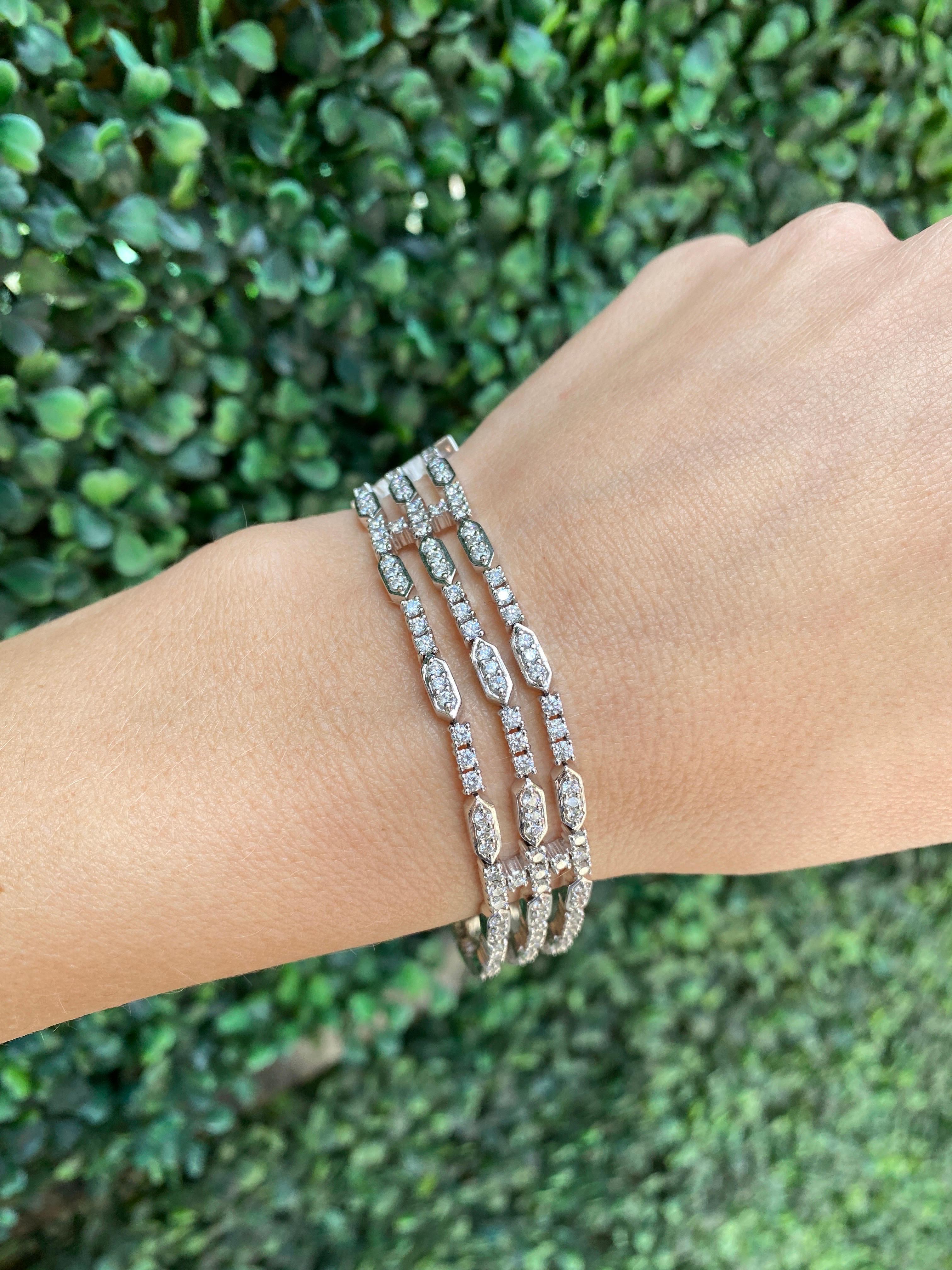 Bracelet à trois maillons Kwiat avec diamants ronds d'un poids total de 4,92 carats en vente 9