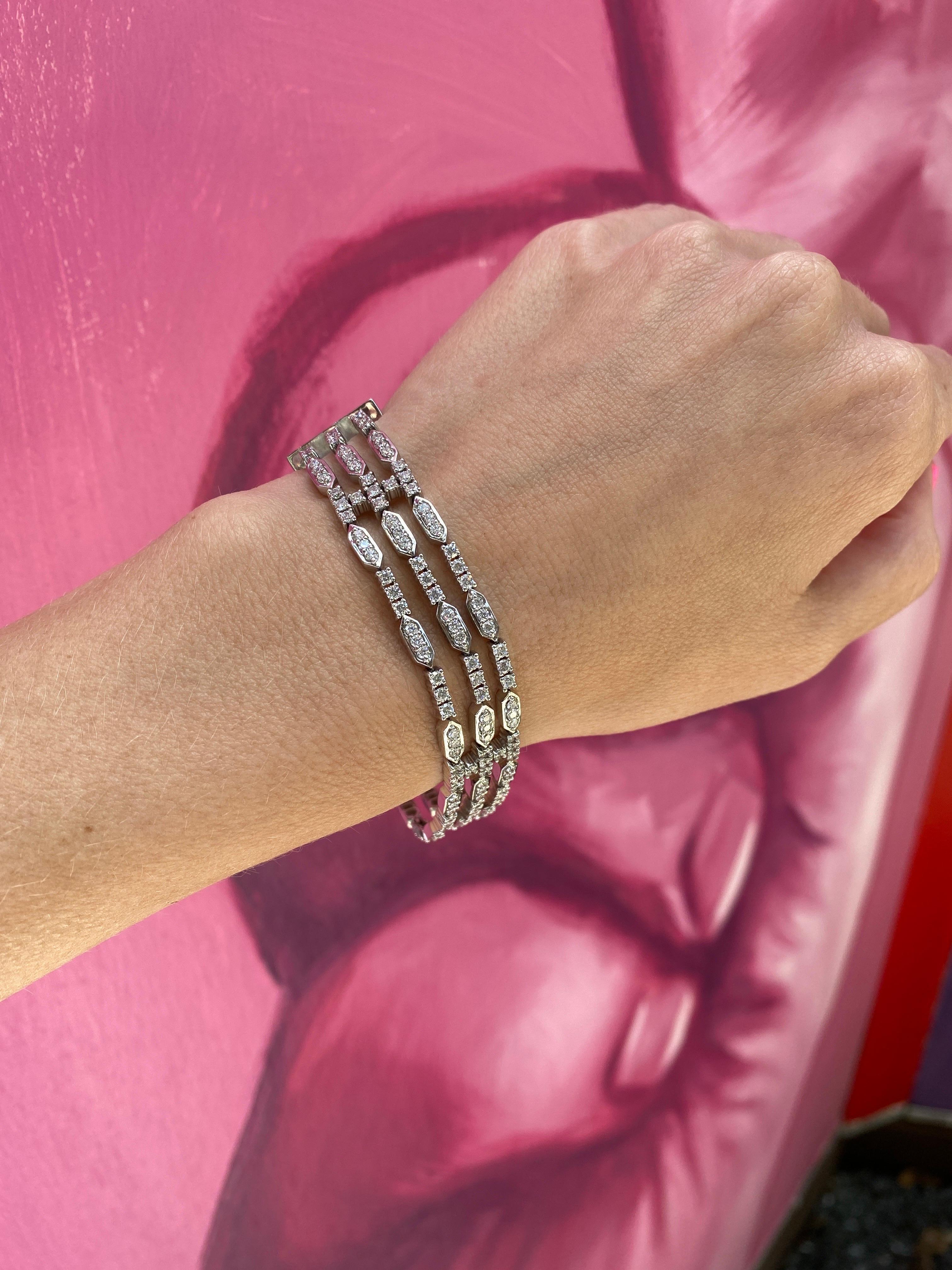 Bracelet à trois maillons Kwiat avec diamants ronds d'un poids total de 4,92 carats en vente 10