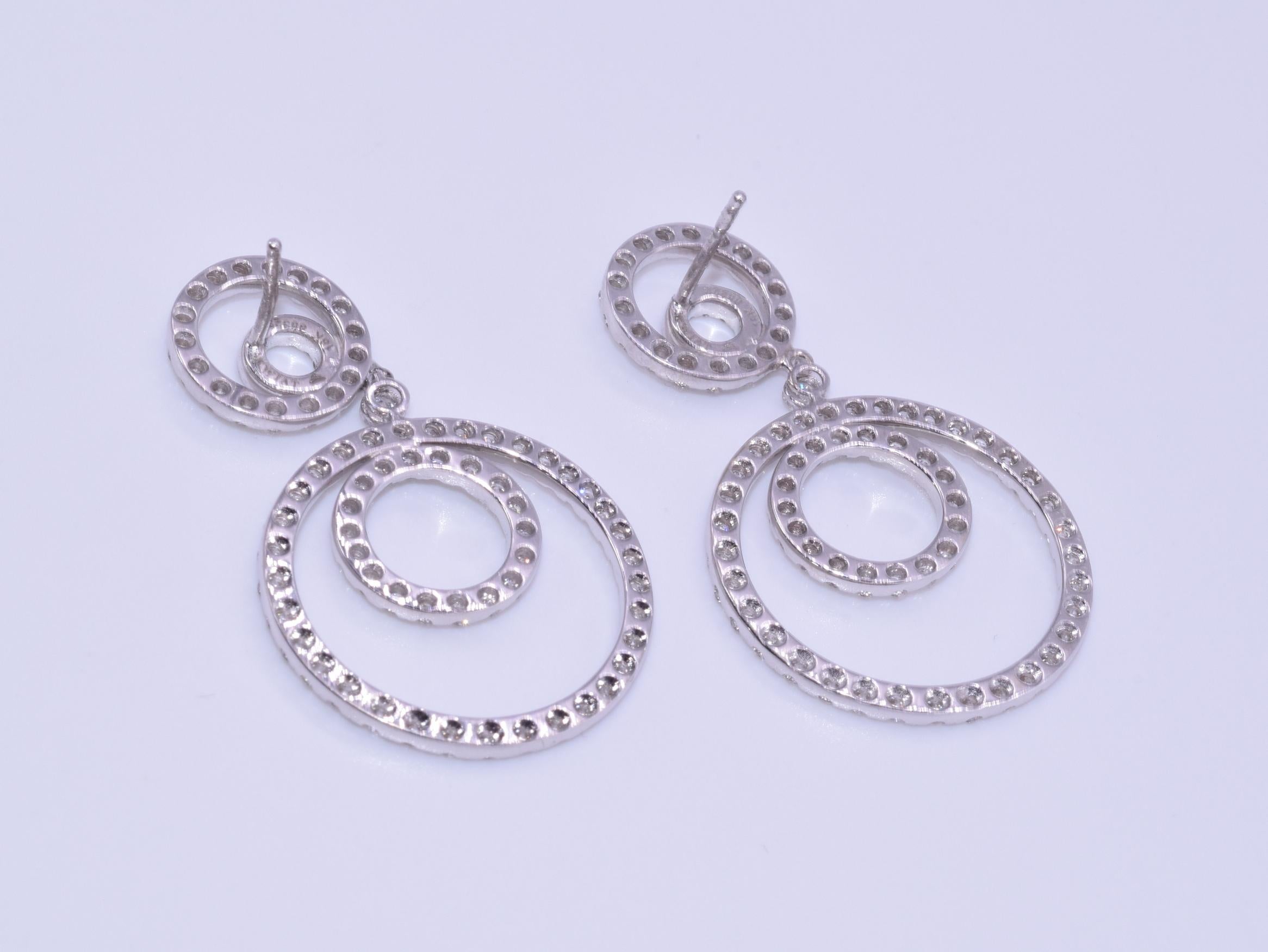 Contemporary Kwiat Contorno Diamond Earrings in 18 Karat White Gold
