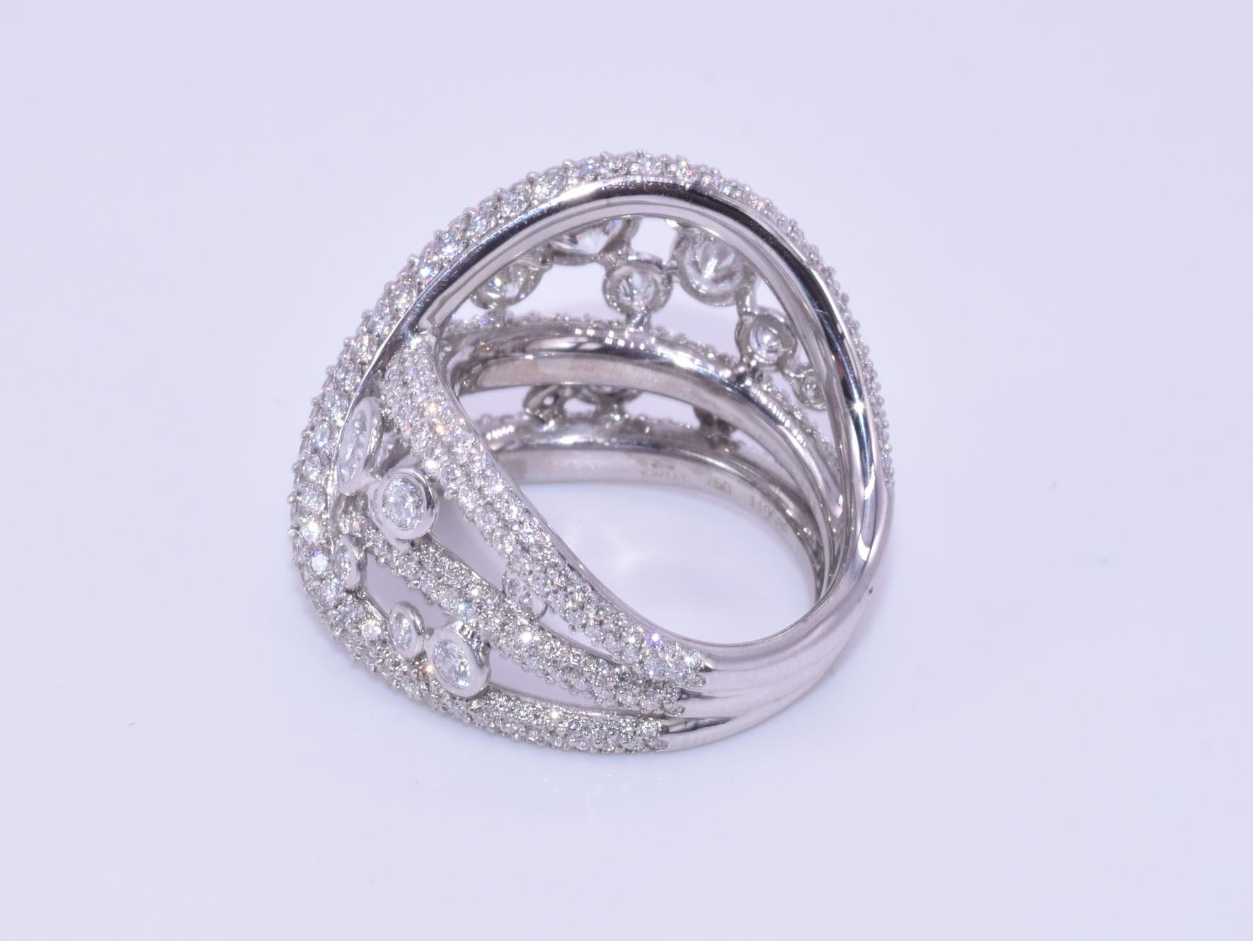 Kwiat Diamond Ring from the Entwine Collection in 18 Karat White Gold In Excellent Condition For Sale In New York, NY