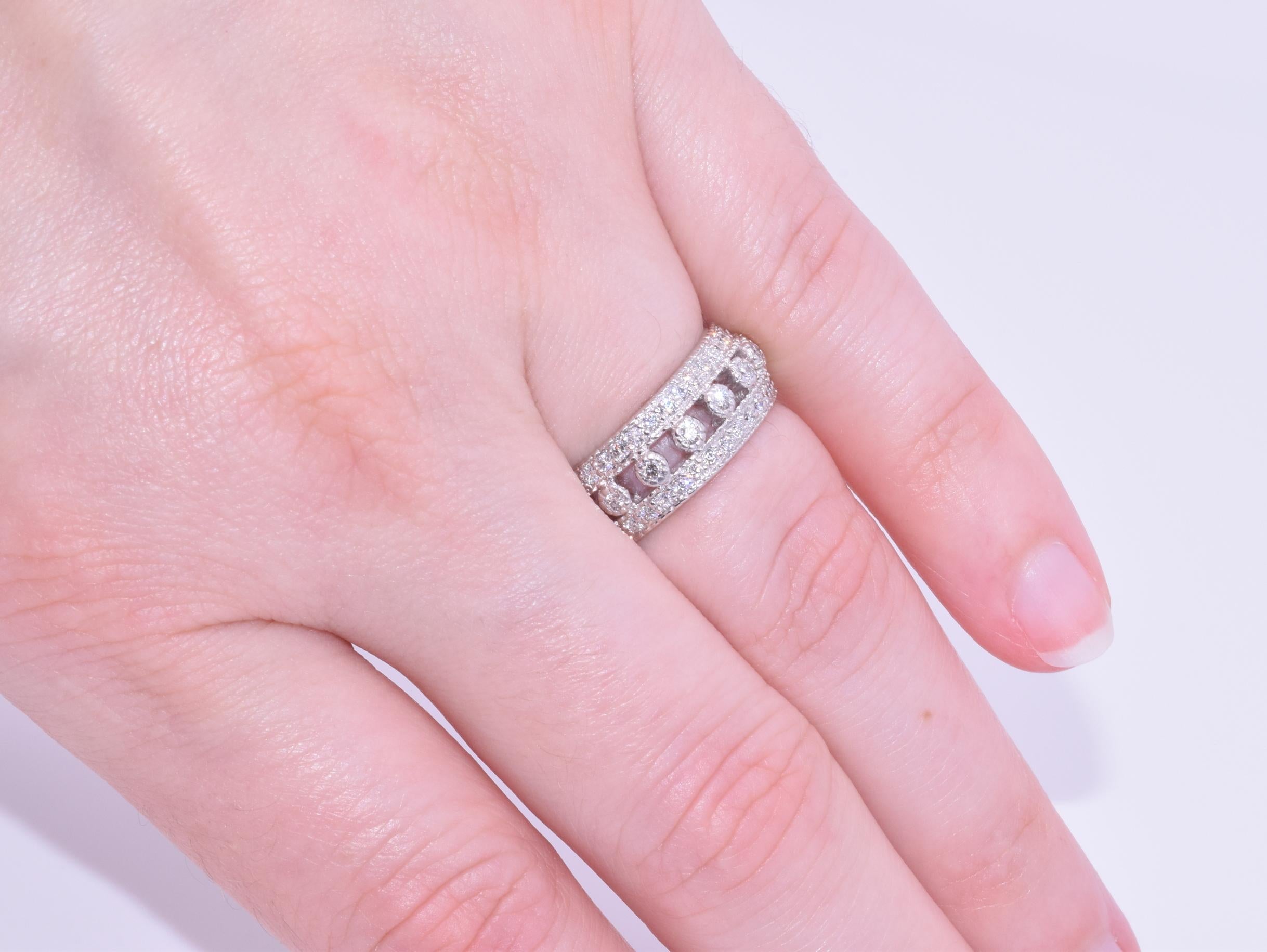 Contemporary Kwiat Diamond Ring from the Stardust Collection in 18 Karat White Gold For Sale