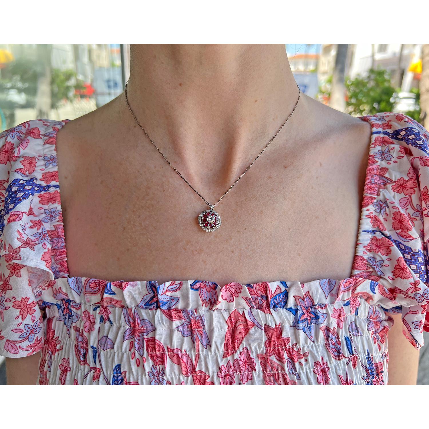 Collier pendentif à fleurs Kwiat diamant rubis en vente 1