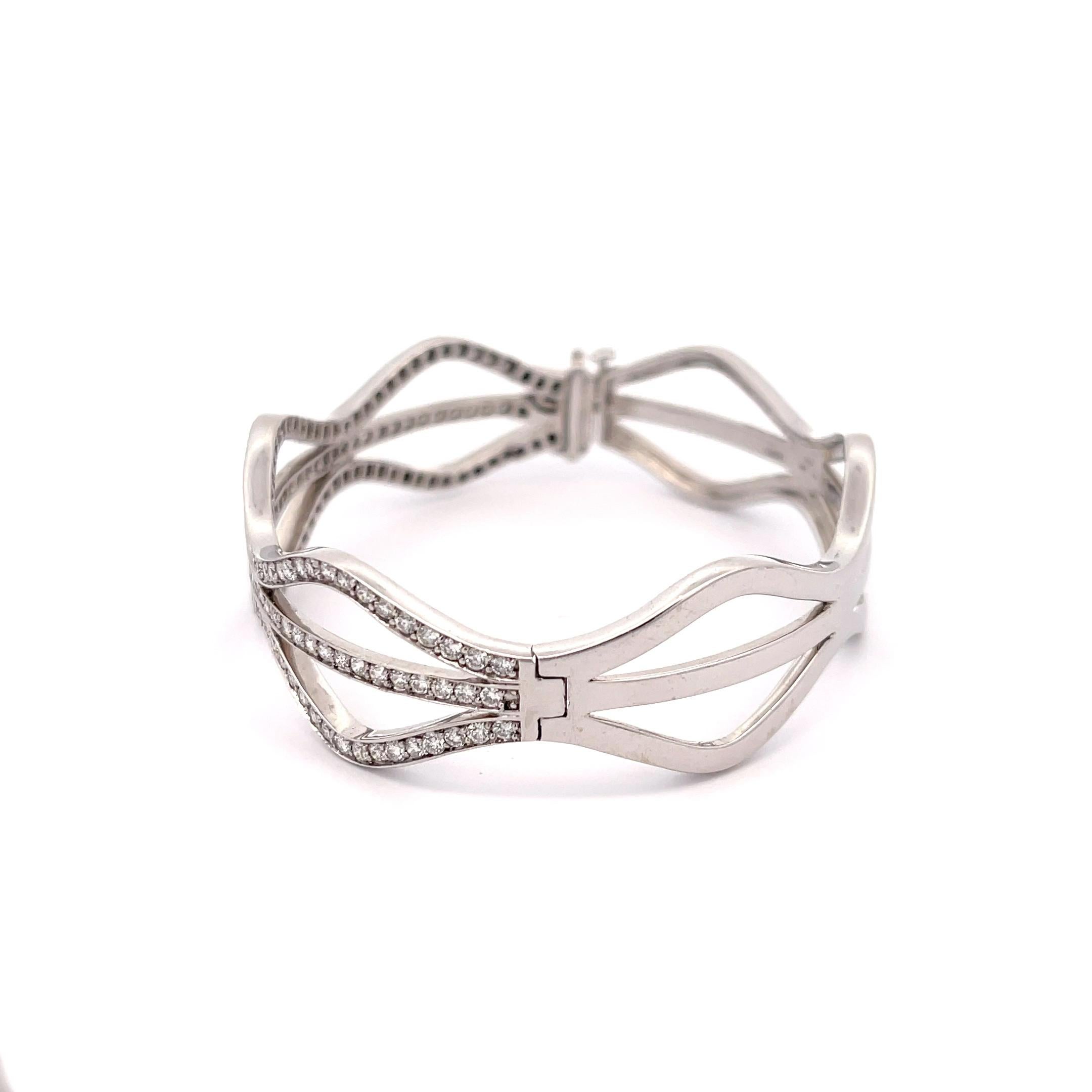 Contemporaneo Bracciale a onda con diamante Kwiat in oro bianco 18 carati in vendita