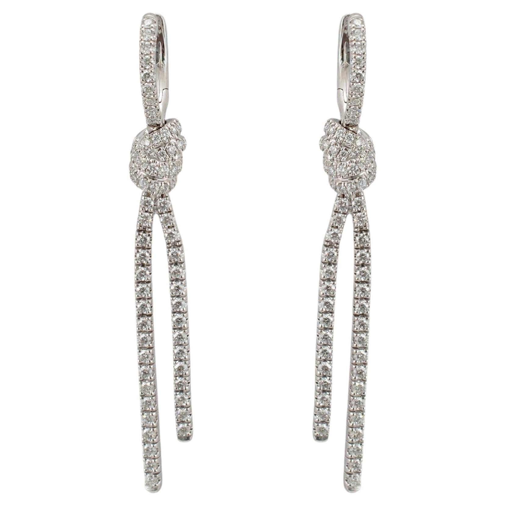 Pendientes colgantes anudados de la colección «Entwine» de Kwiat, con pavé de diamantes en platino de 2,05 ct en total