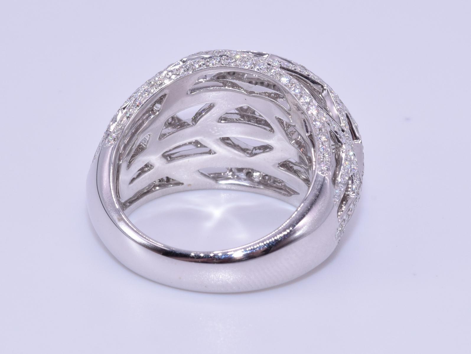 Round Cut Kwiat Jacquard Diamond Ring in 18 Karat White Gold For Sale