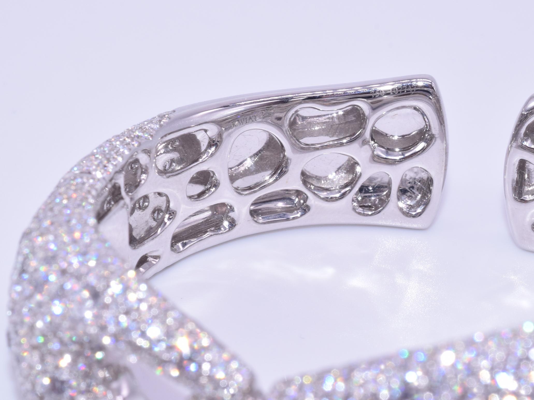 18k White Gold Diamond Cuff, Signed Kwiat

This diamond cuff is from the Kwiat Madison Avenue Collection with 1,201 Round Brilliant Diamonds totaling 24.89 carats, FG/VS2-SI1 mounted in 18k white gold.  The original retail was $119,500

Since 1907,
