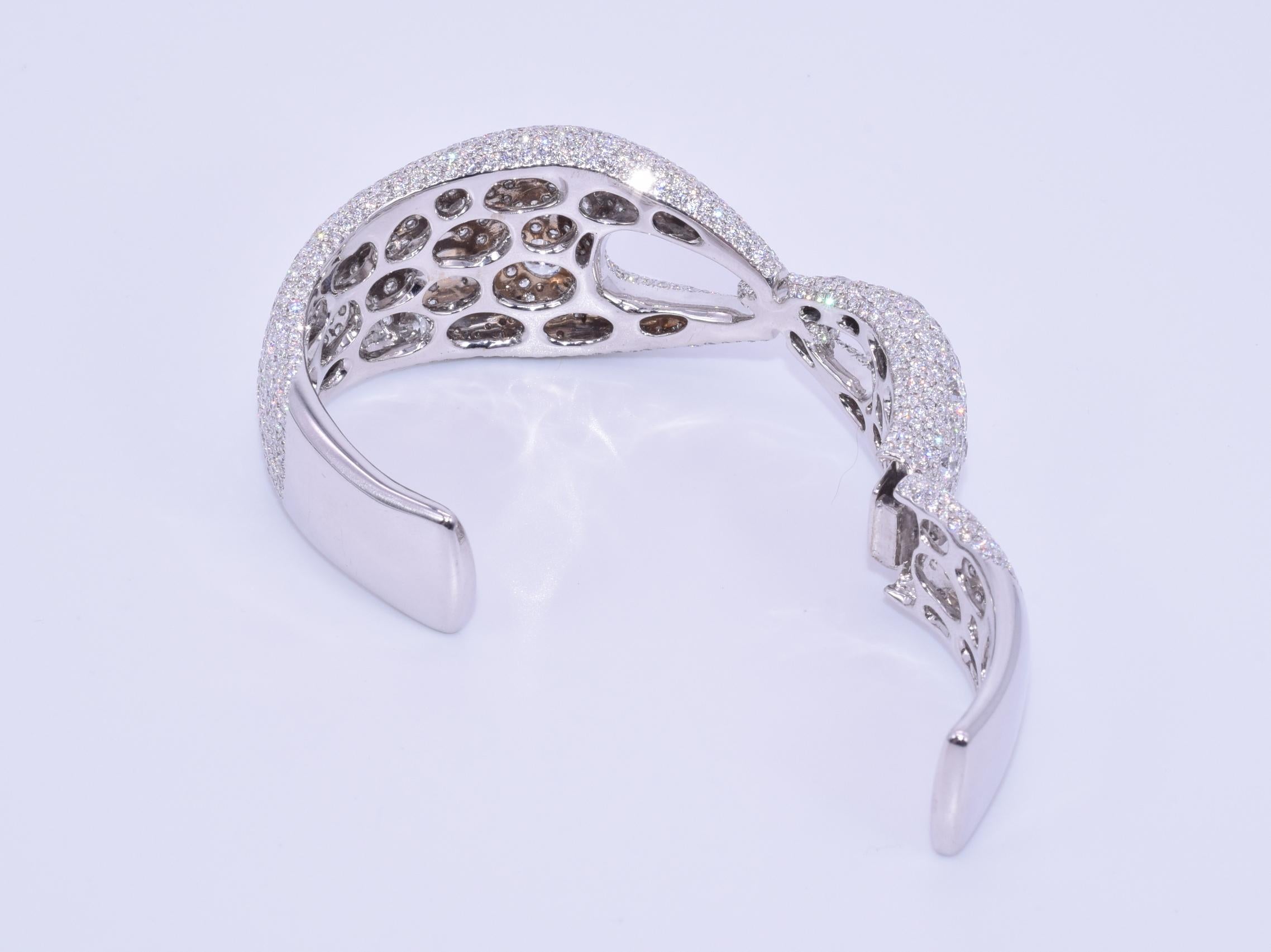 Contemporary Kwiat Madison Avenue Dual Link Diamond Cuff in 18 Karat White Gold For Sale