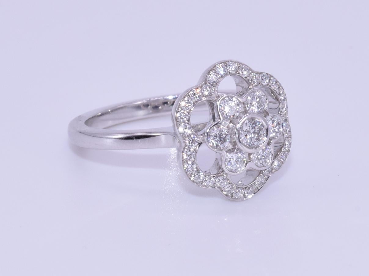 Contemporary Kwiat Oasis Diamond Ring in 18 Karat White Gold