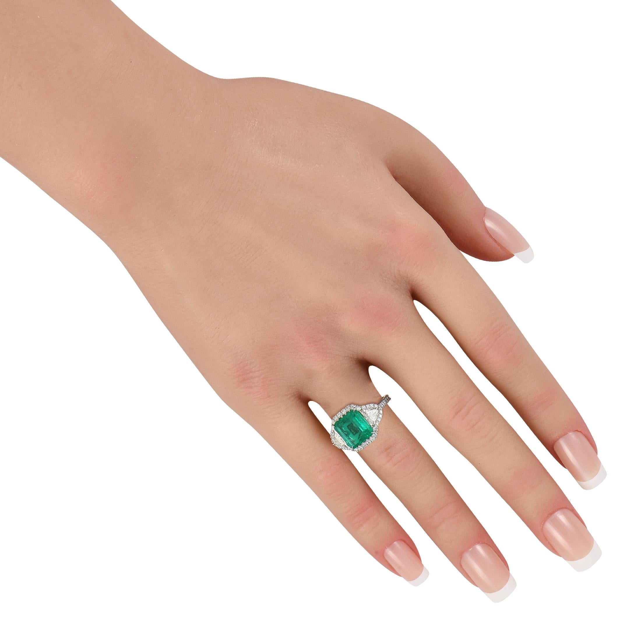 Kwiat Platin 1.0ct Diamant und Smaragd Ring (Gemischter Schliff) im Angebot