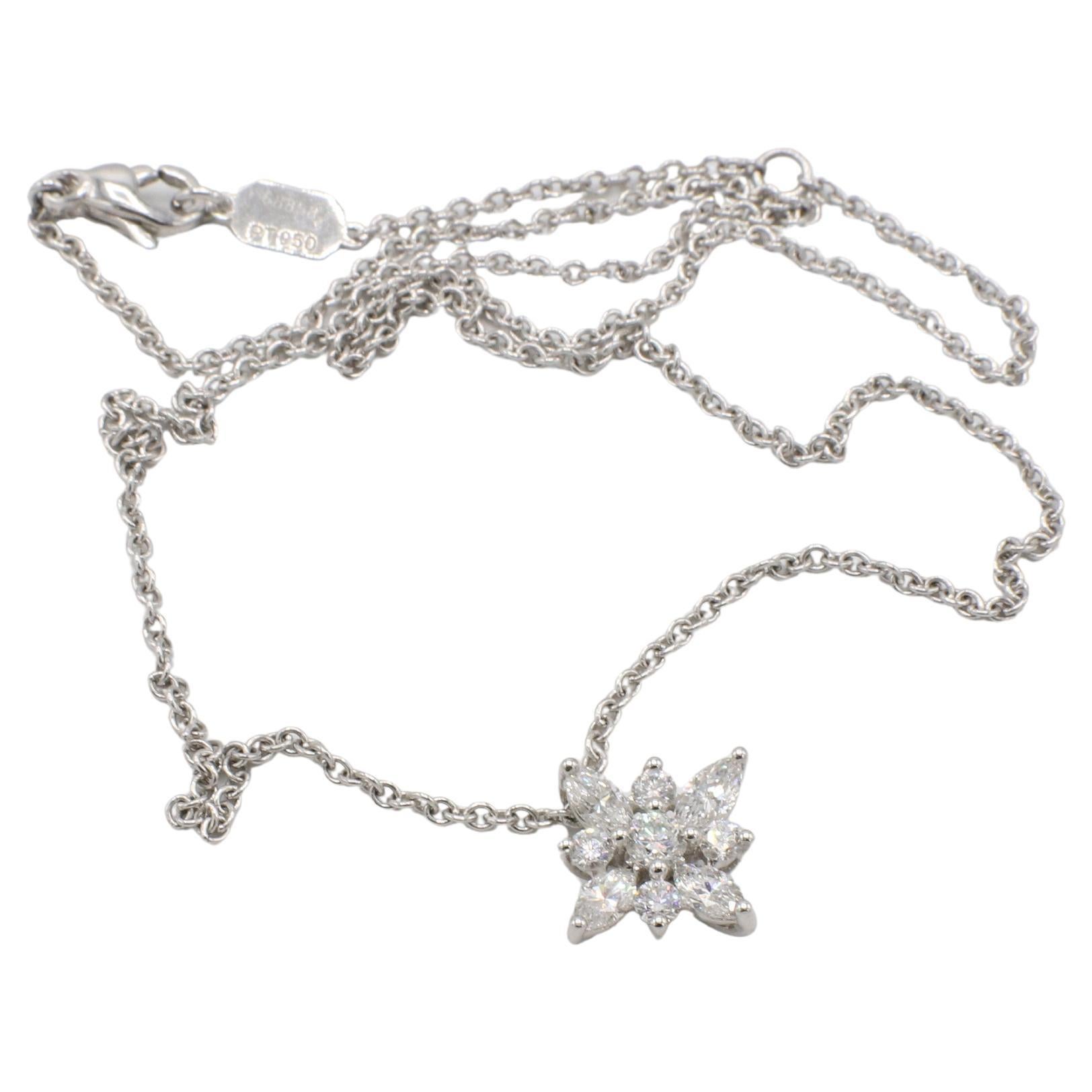 Taglio marquise Collana con ciondolo a stella in platino e diamanti naturali Kwiat in vendita
