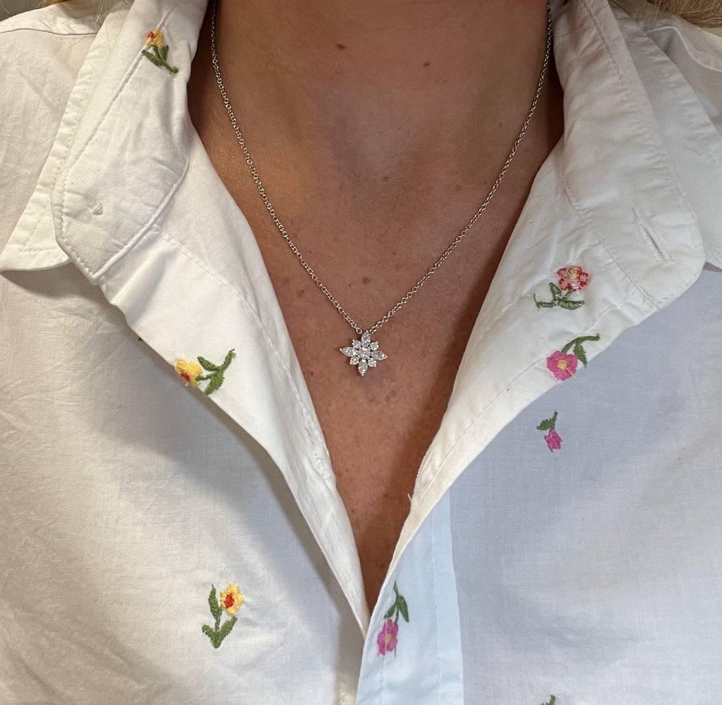 Donna Collana con ciondolo a stella in platino e diamanti naturali Kwiat in vendita