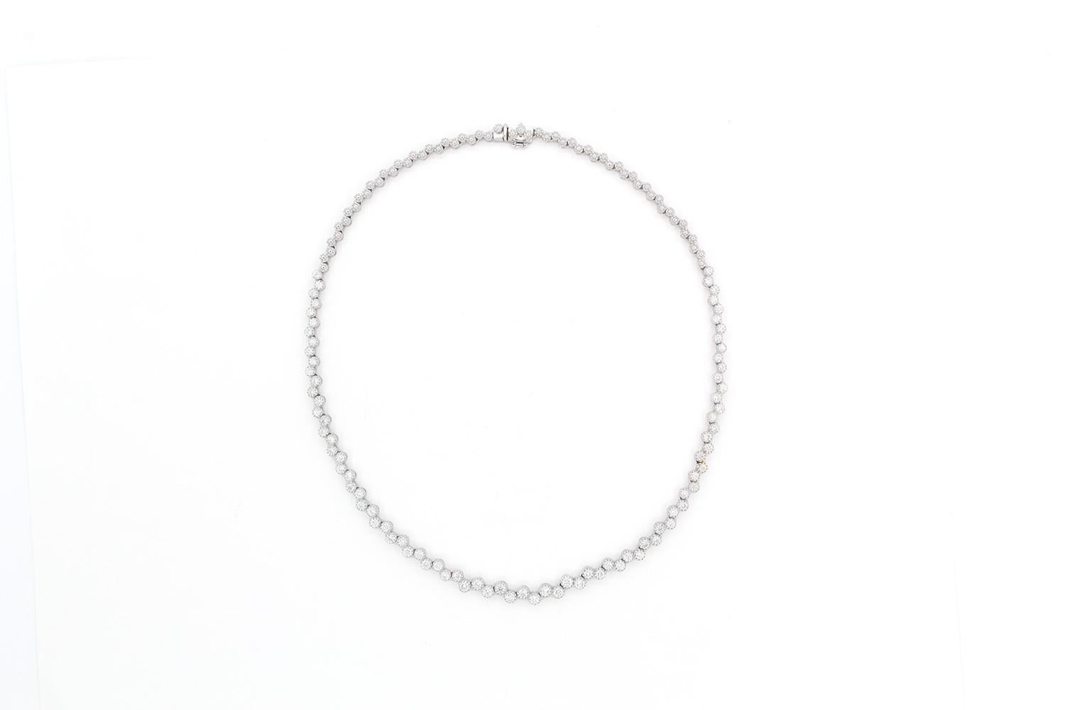 Siamo lieti di offrirti questa collana Kwiat Stardust Collection'S con diamanti a zig zag. Un'elegante linea di diamanti evoca le prestazioni delle stelle scintillanti, ma brillano come solo un diamante sa fare. Questa splendida collana è realizzata