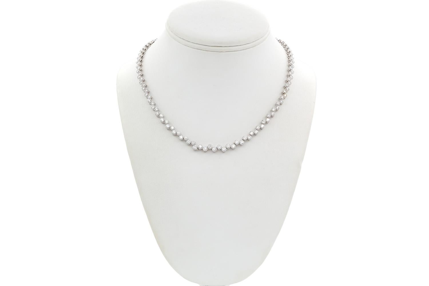 Contemporaneo Collana di diamanti Kwiat Stardust Zigzag Graduated in oro bianco 18k 5,27ctw in vendita