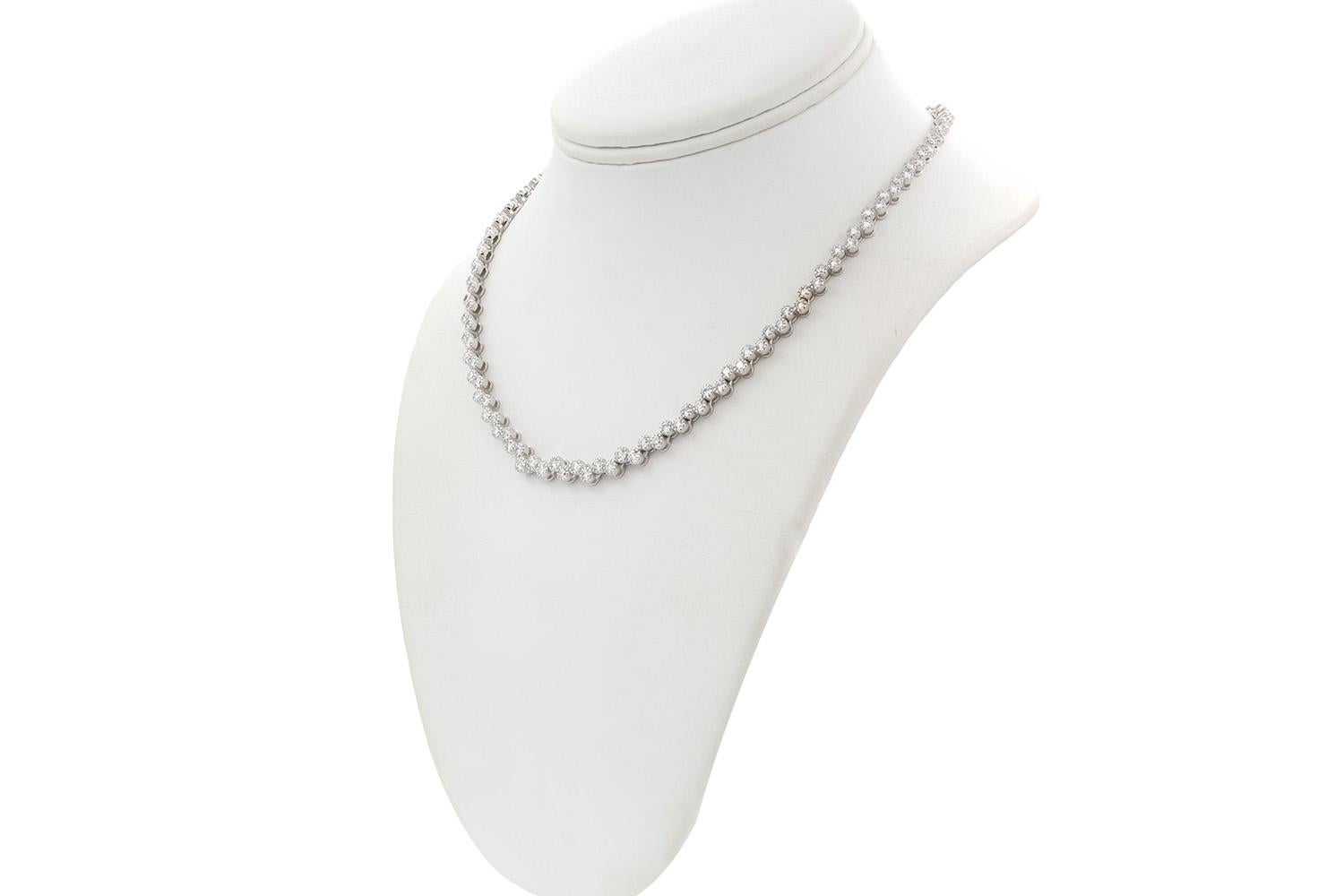 Taglio rotondo Collana di diamanti Kwiat Stardust Zigzag Graduated in oro bianco 18k 5,27ctw in vendita