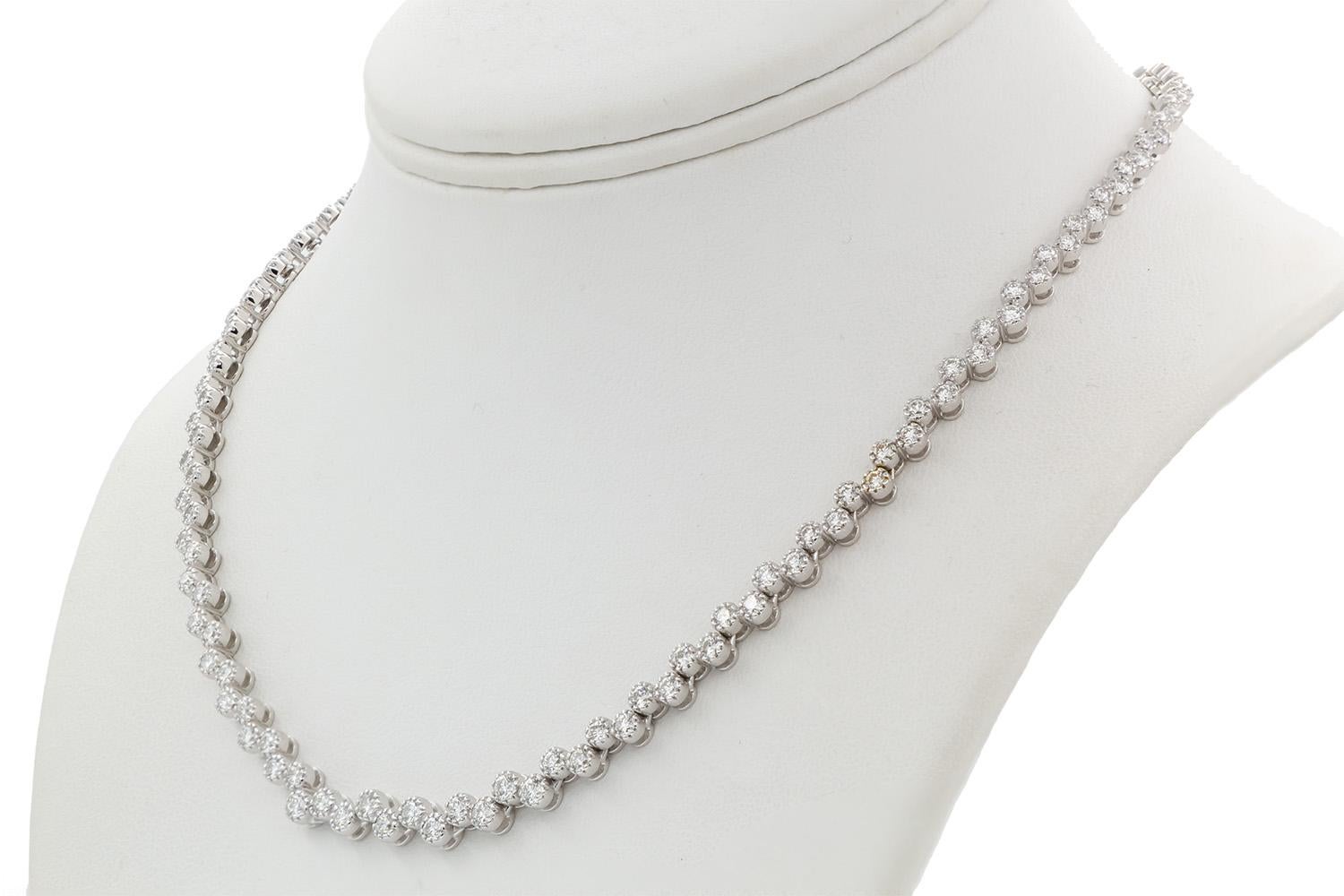 Donna Collana di diamanti Kwiat Stardust Zigzag Graduated in oro bianco 18k 5,27ctw in vendita